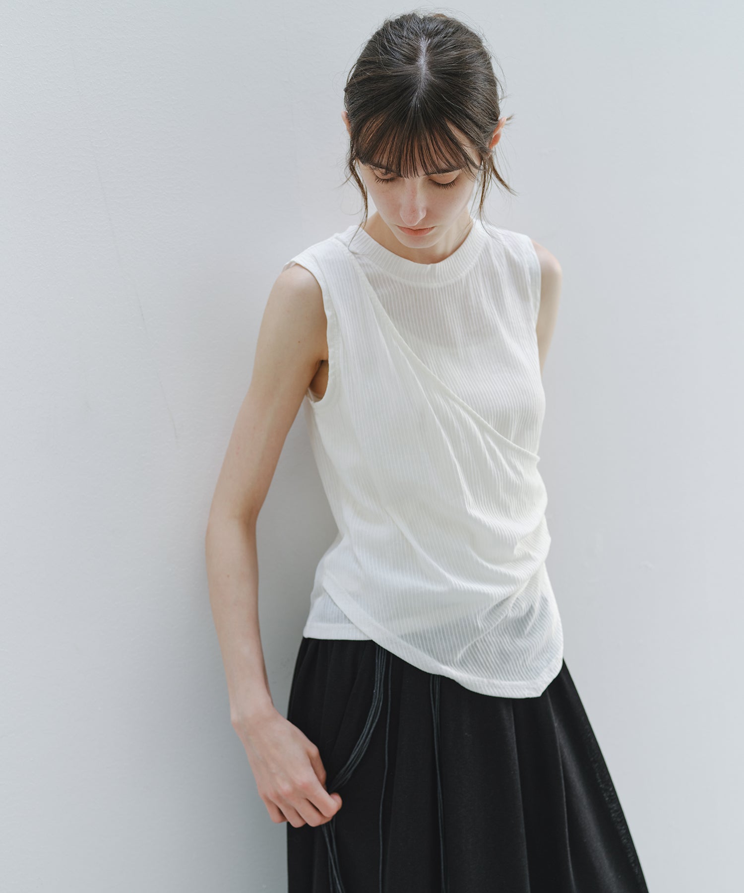 「7月上旬~中旬出荷」Asymmetric Draped Rib Sleeveless Top
