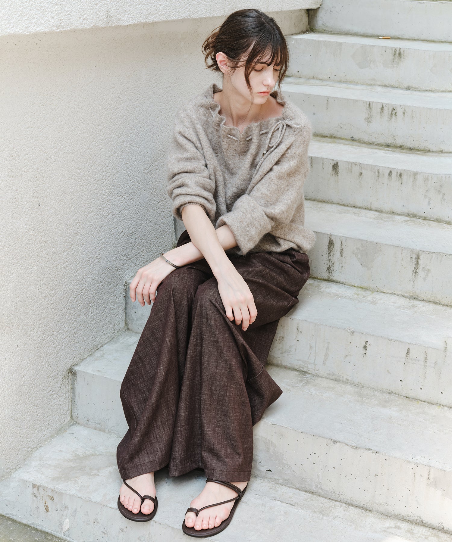 「9月下旬出荷予定」Shaggy Off-Shoulder Drawstring Knit Top