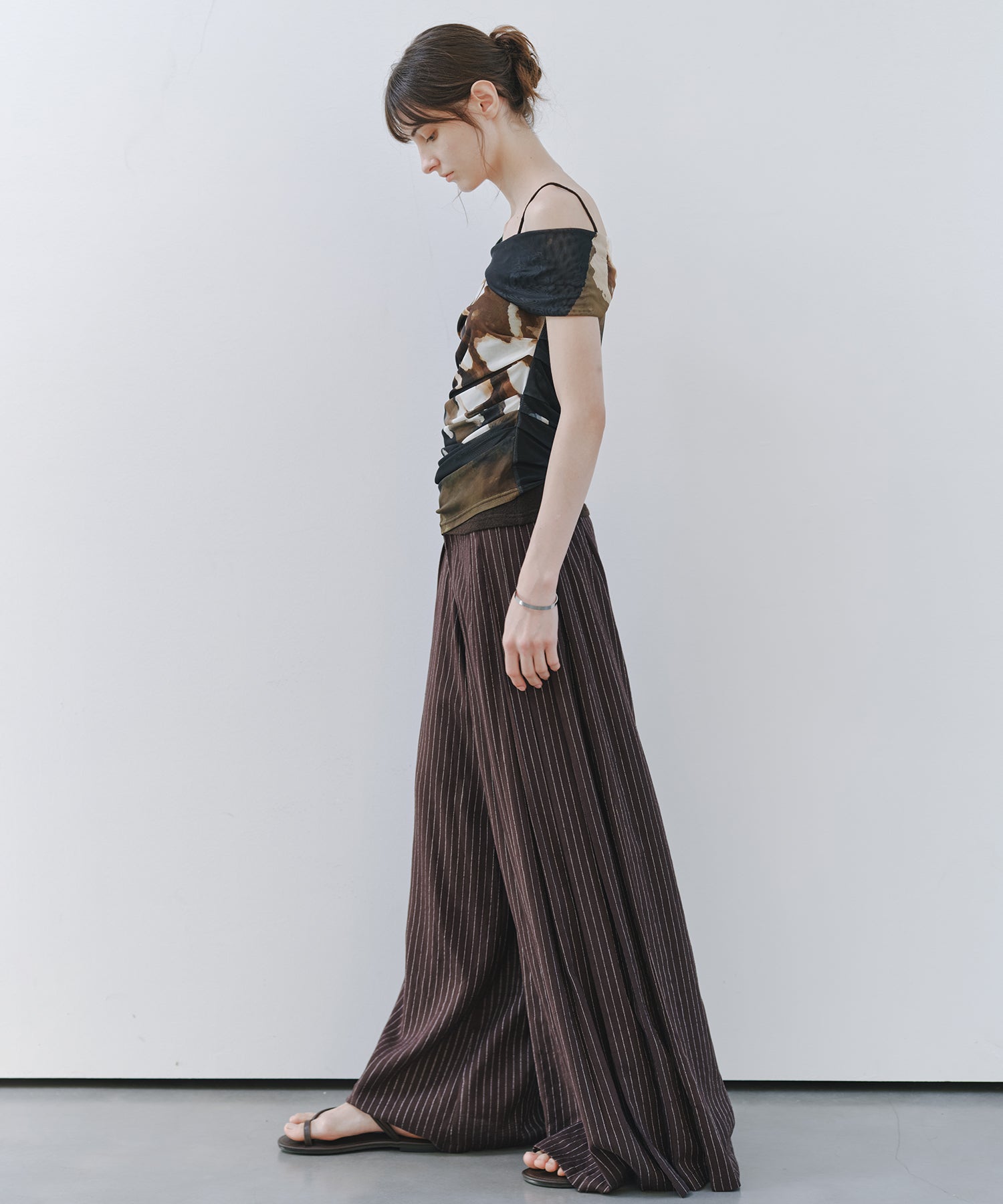 「7月上旬~中旬出荷」Art Print One-Shoulder Sheer Top