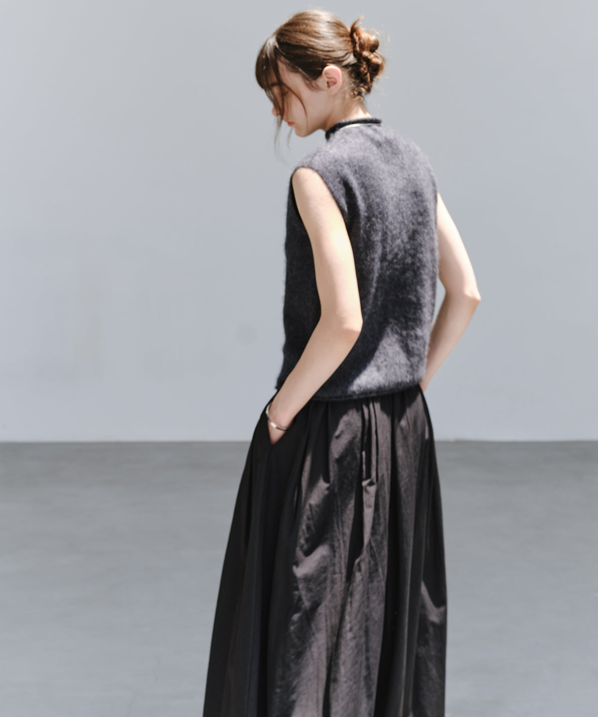 「10月下旬出荷予定」Brushed Cashmere-Blend High Neck Knit Vest