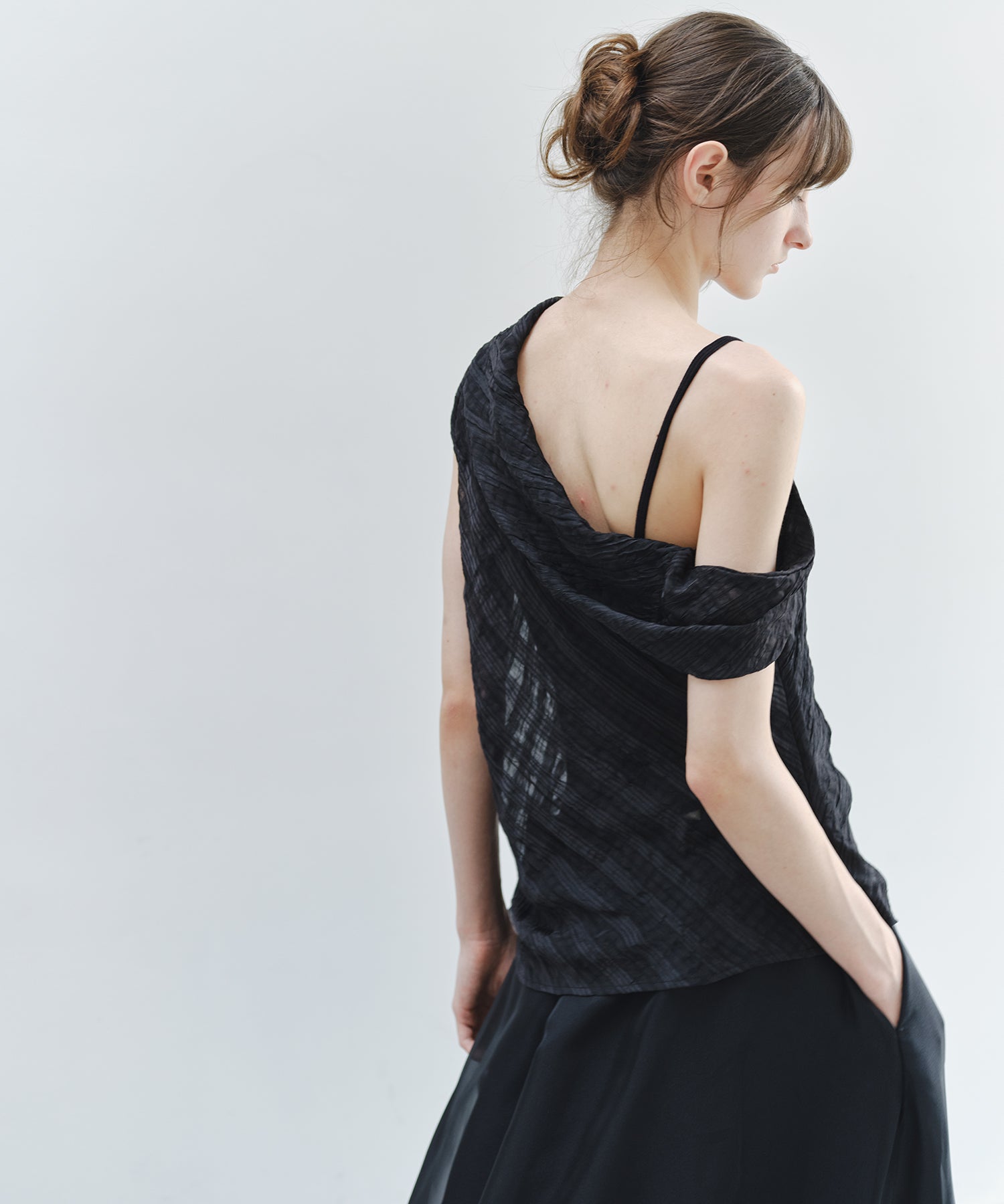 「7月中旬~下旬出荷」Sheer Check One-Shoulder Top