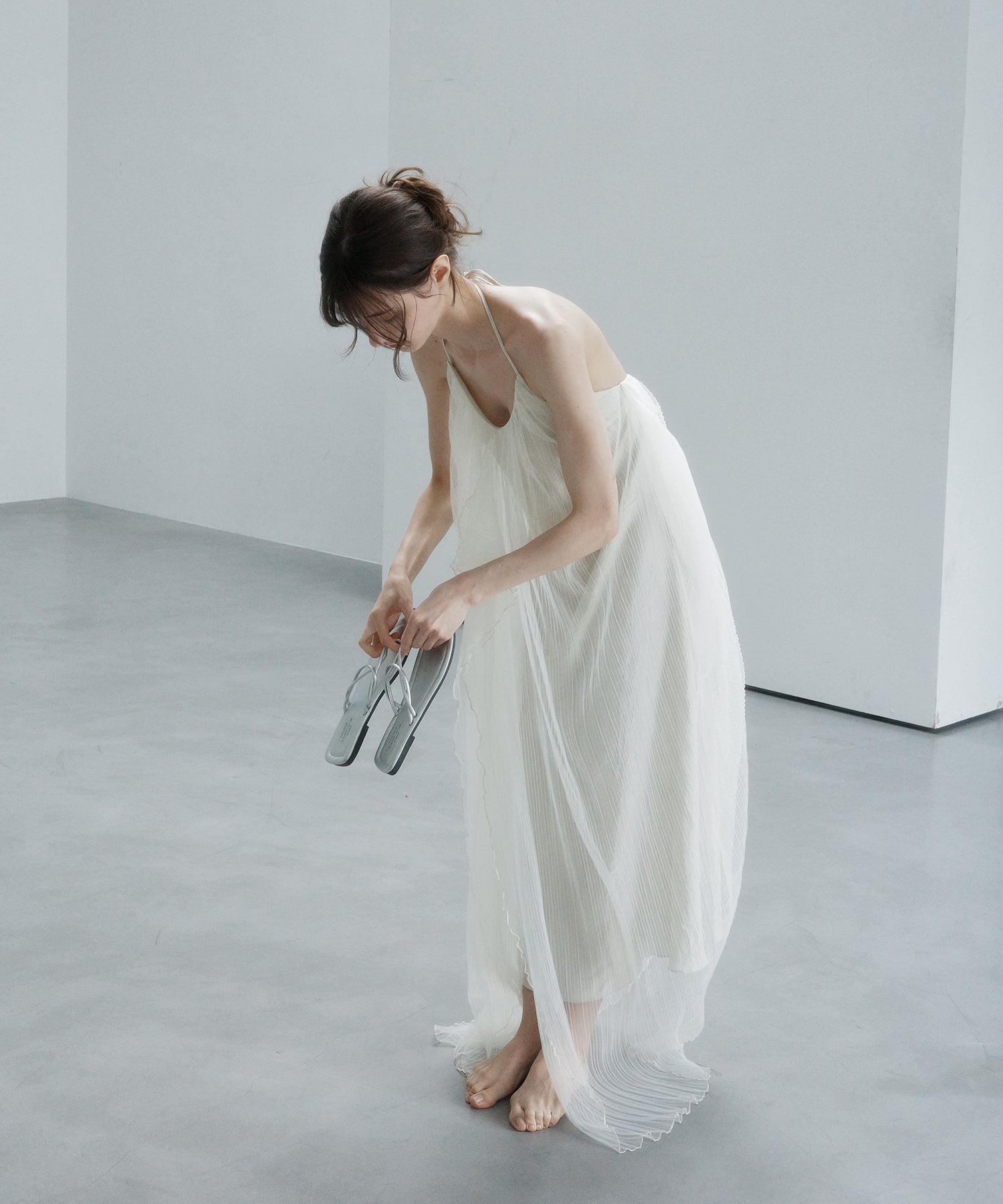「6月上旬~中旬出荷」Sheer Pleated Cocoon Dress