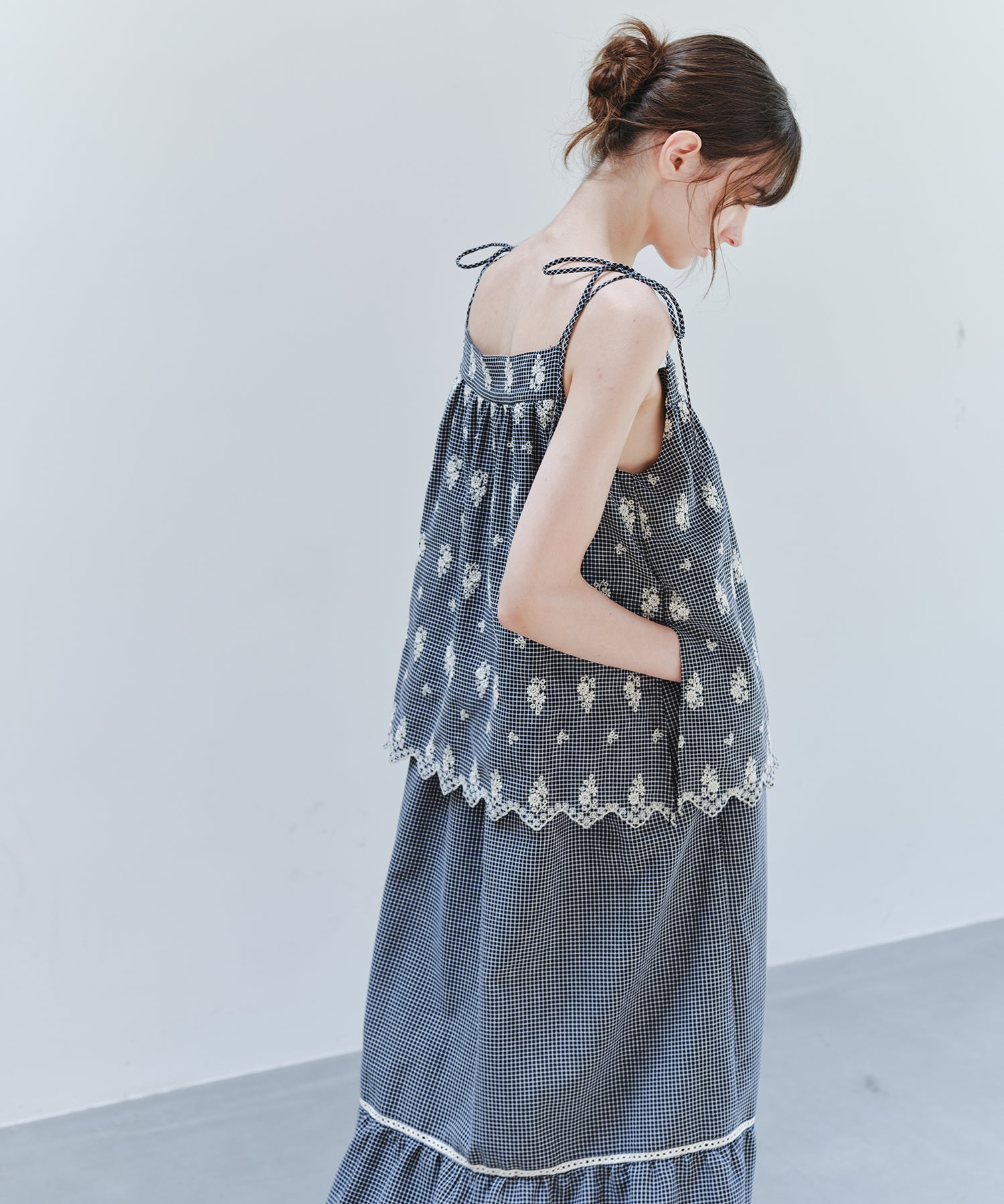 「8月中旬~下旬出荷」Embroidered Gingham Tiered Cami Dress