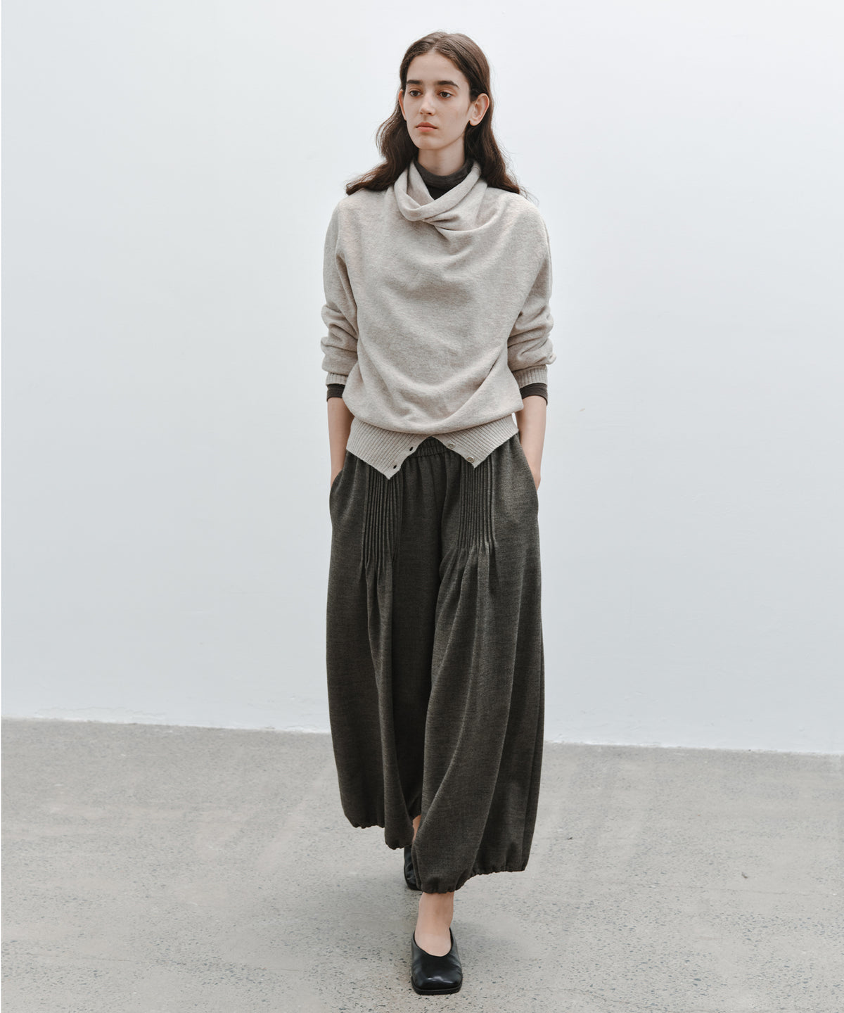 「11月下旬出荷予定」Draped Neck Button Hem Knit Sweater