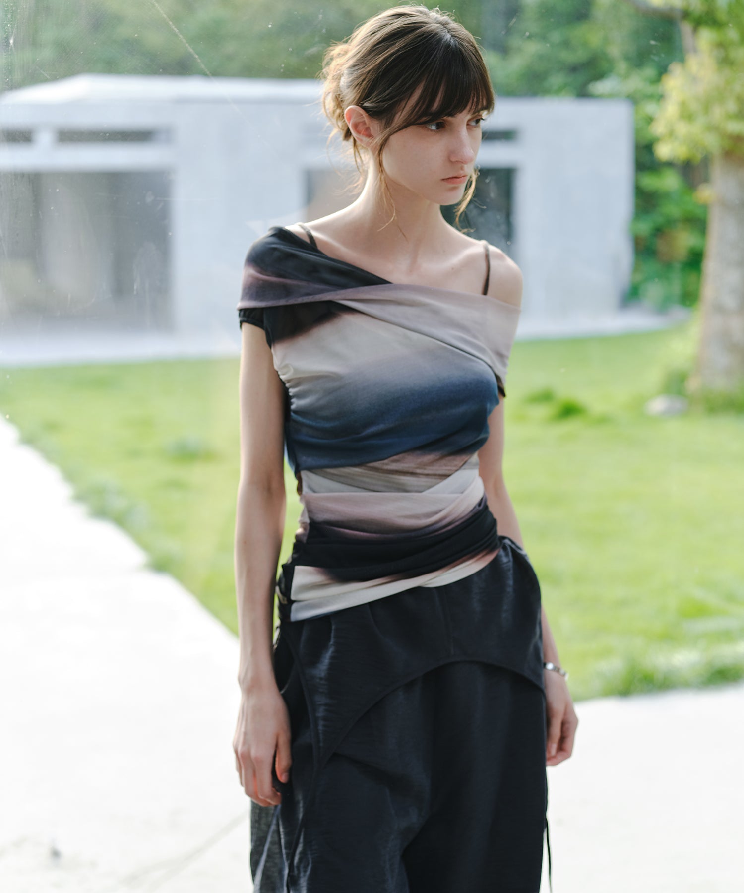 「7月上旬~中旬出荷」Art Print One-Shoulder Sheer Top