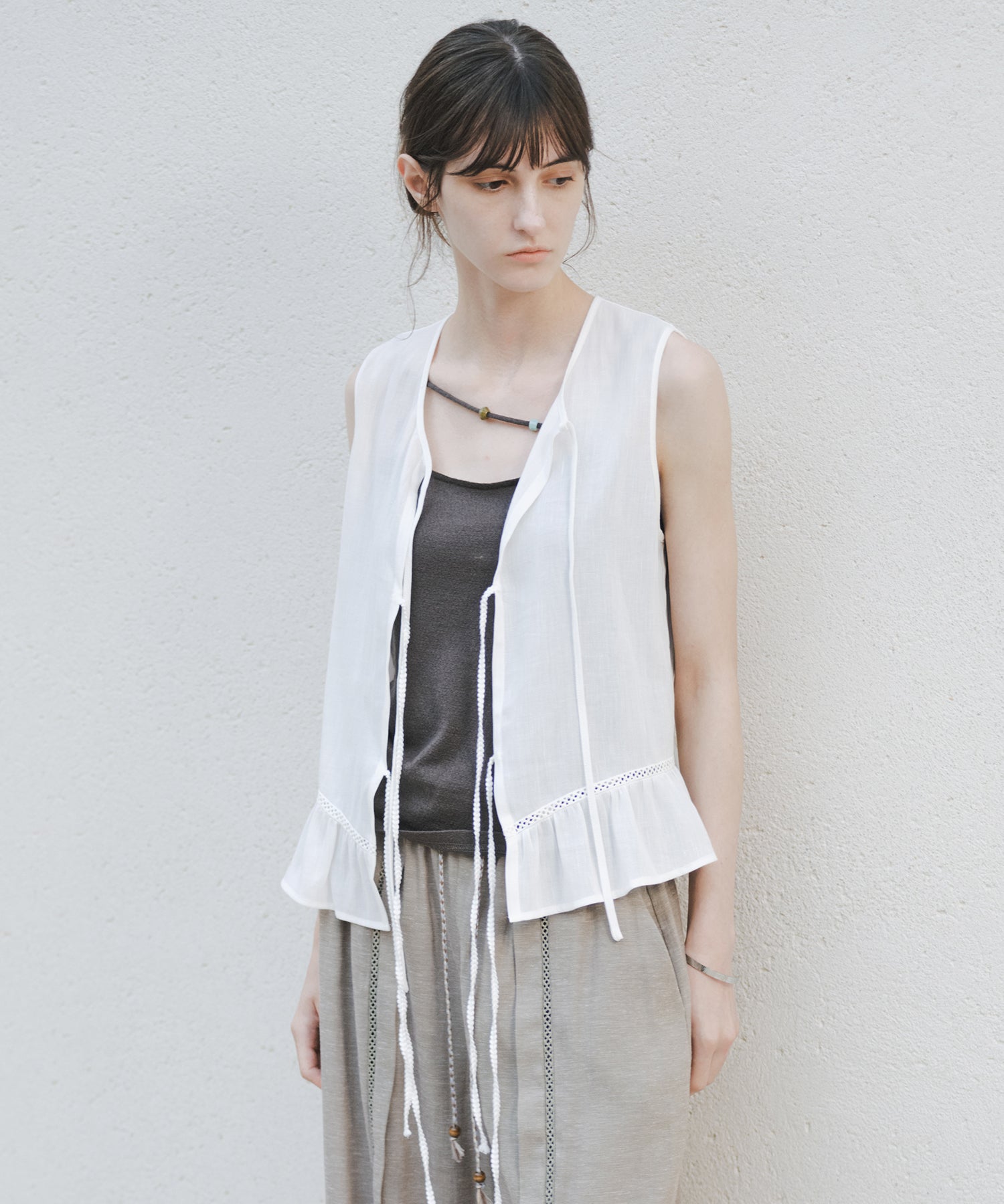 「8月中旬~下旬出荷」Linen Blend Front Tie Ruffle Sleeveless Vest