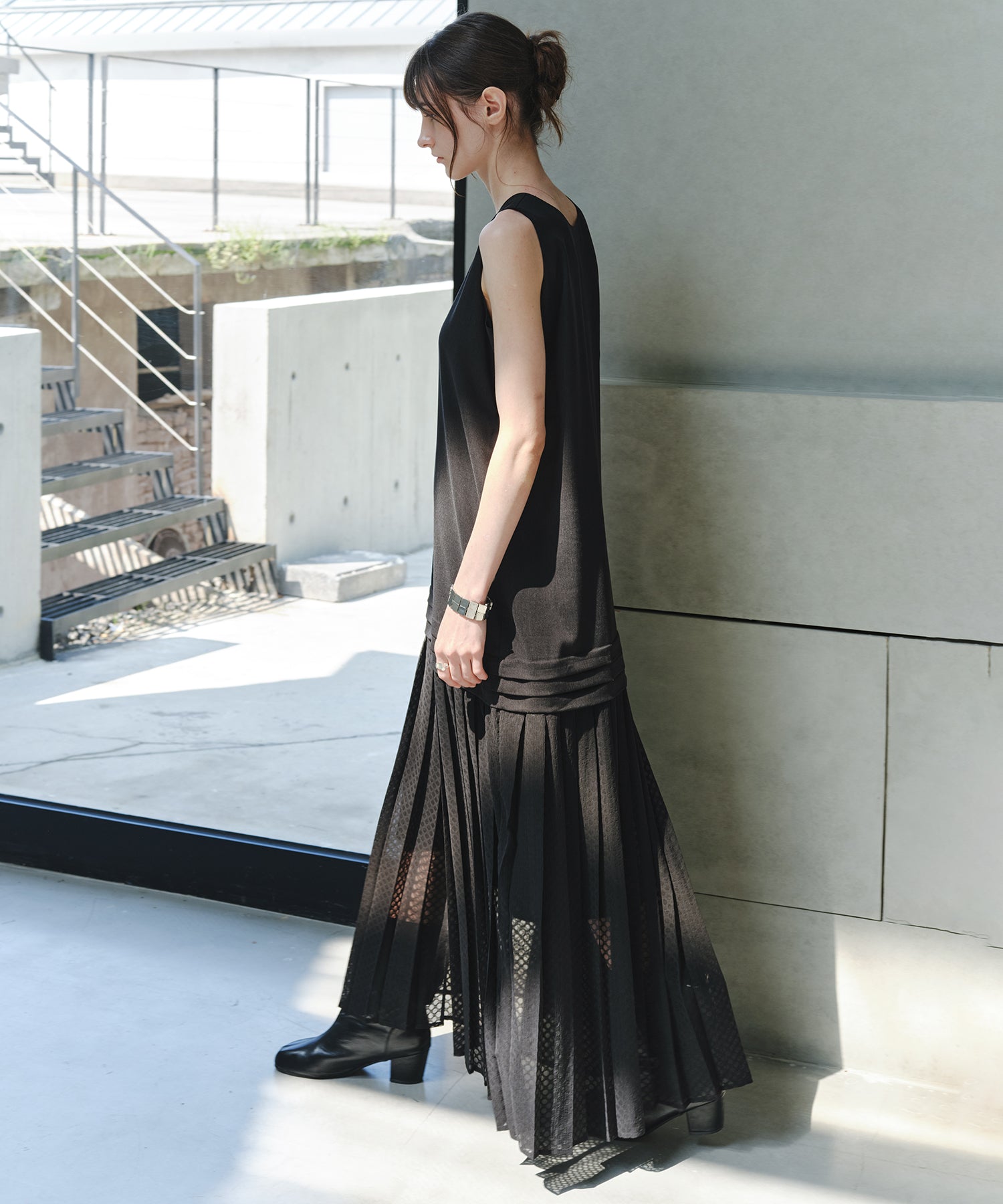 「7月中旬~下旬出荷」Linen Blend Pleated Docking Dress