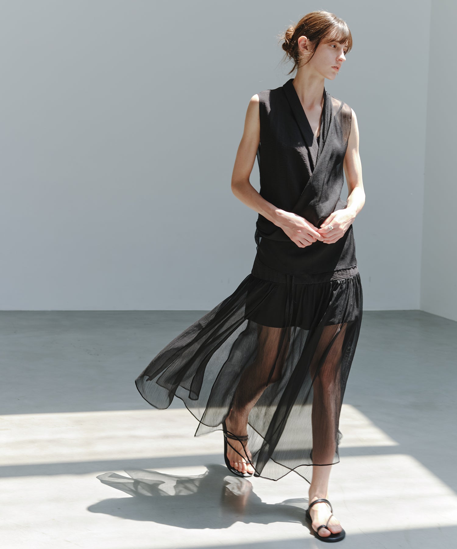 「8月中旬~下旬出荷」Sheer Cross Draped Sleeveless Top