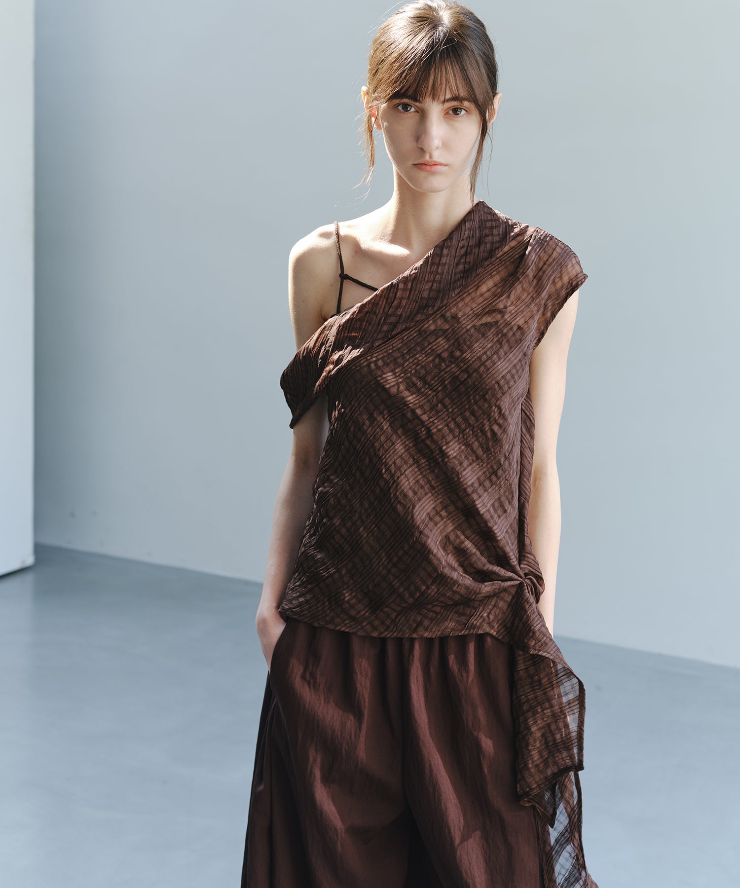 「7月中旬~下旬出荷」Sheer Check One-Shoulder Top