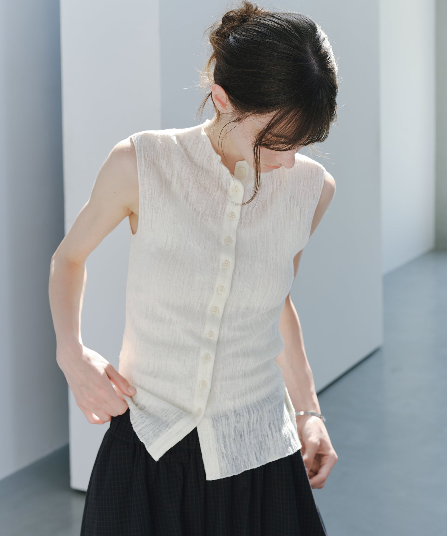 「7月上旬~中旬出荷」Textured Knit Sleeveless Top
