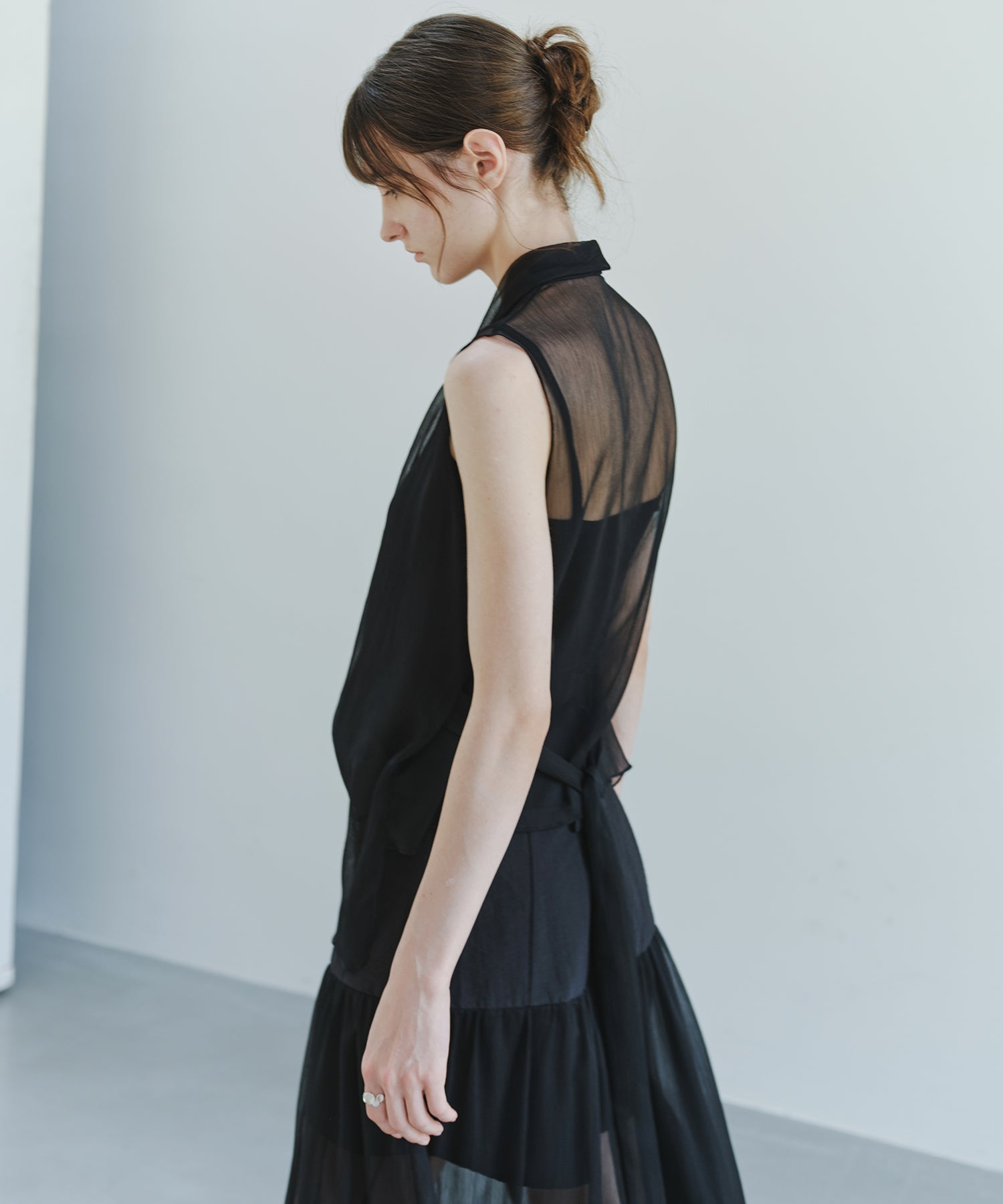 「8月中旬~下旬出荷」Sheer Cross Draped Sleeveless Top