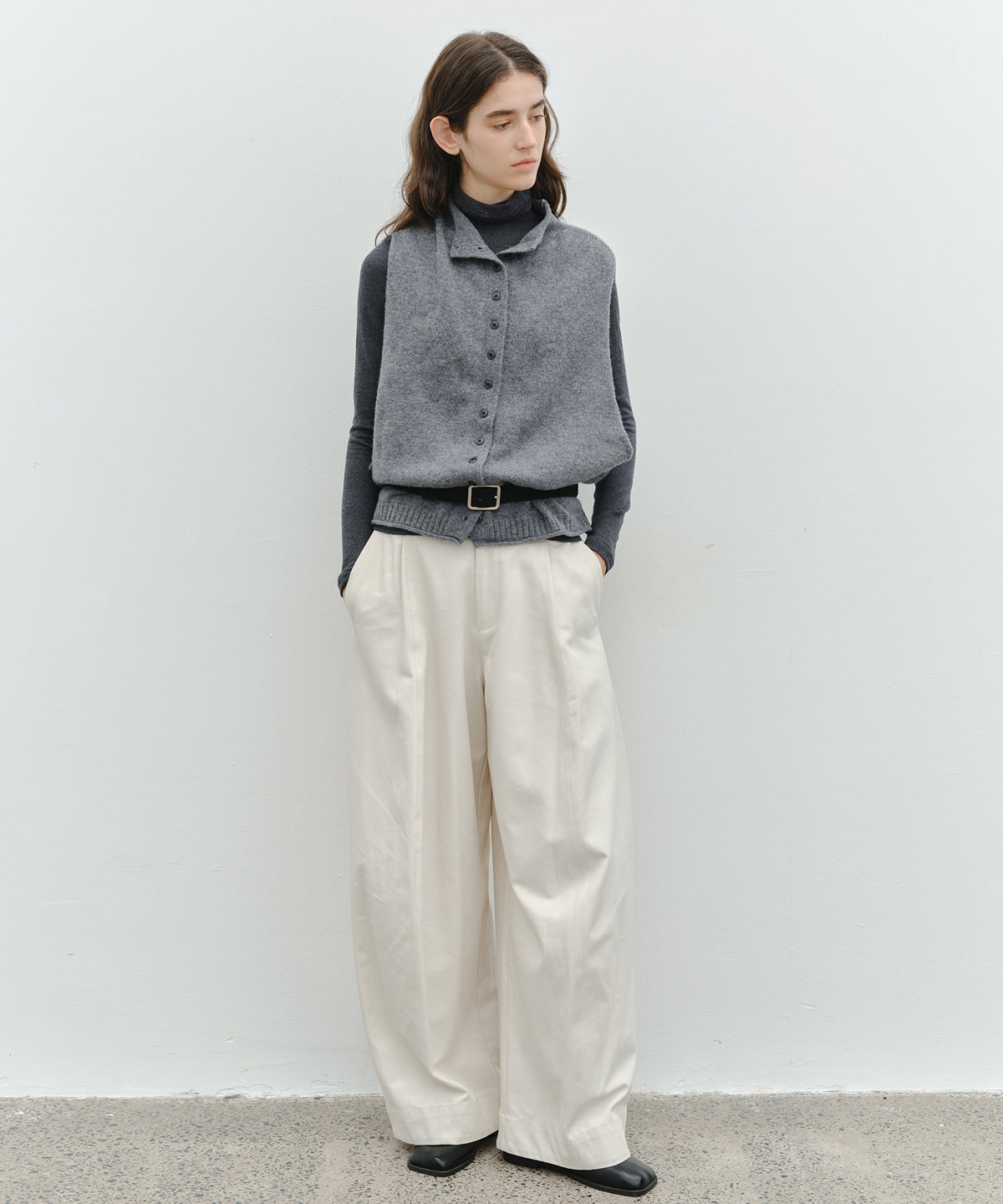 「10月下旬出荷予定」100% Wool High Neck Button Knit Vest