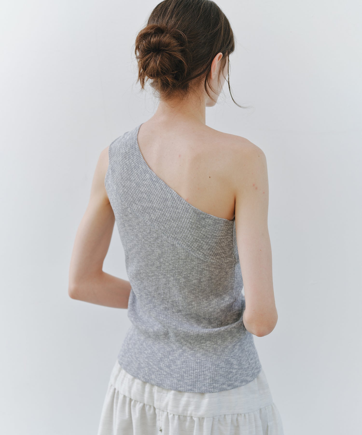 「7月中旬~下旬出荷」Asymmetric Ribbed One-Shoulder Top
