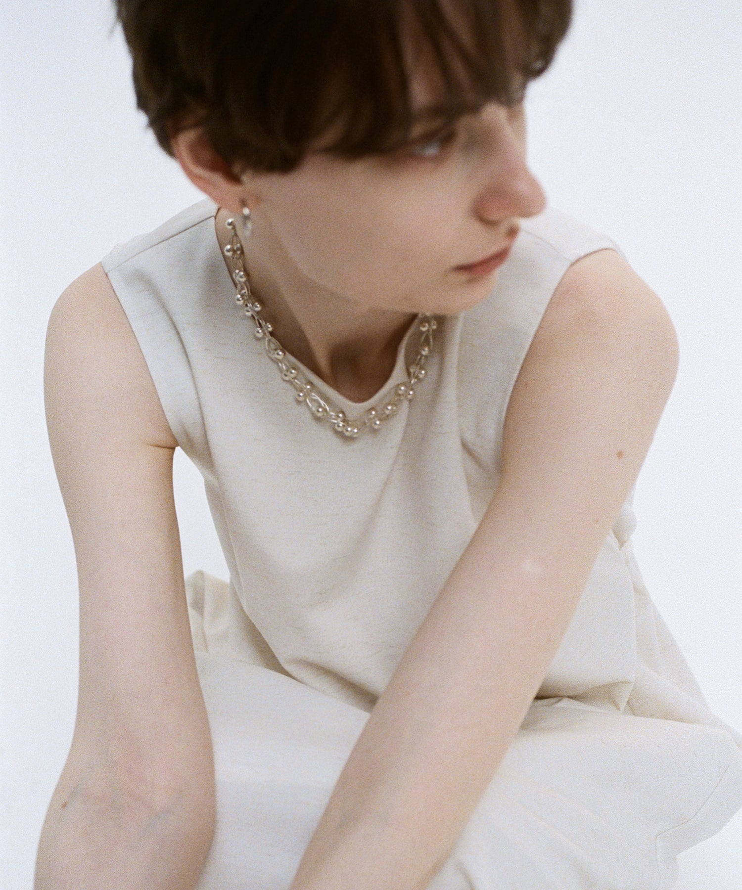 Back-Drape Sleeveless 미디 드레스