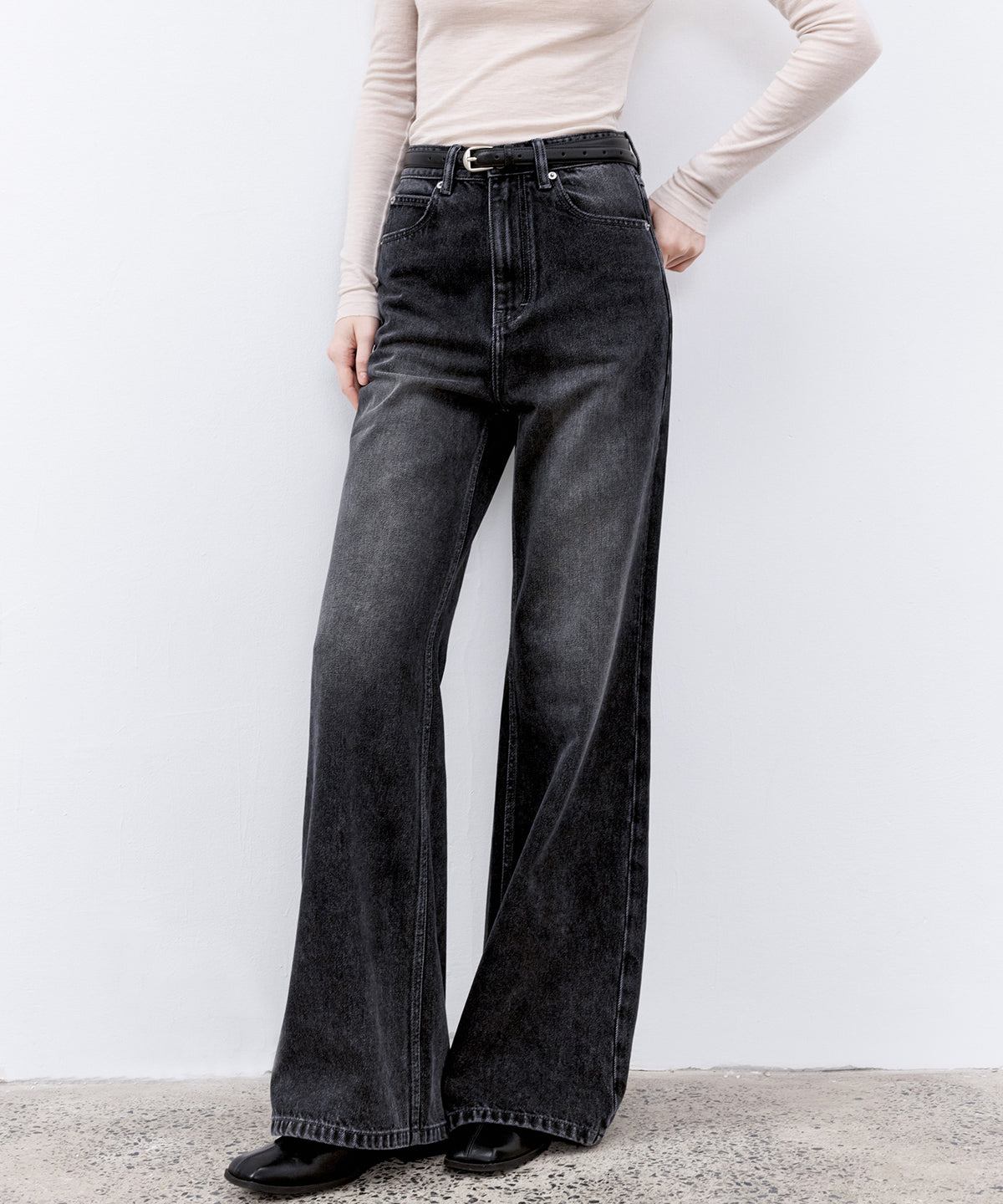 Dark Grey Washed Slightly Flared Jeans ブラックフレアデニム swag 