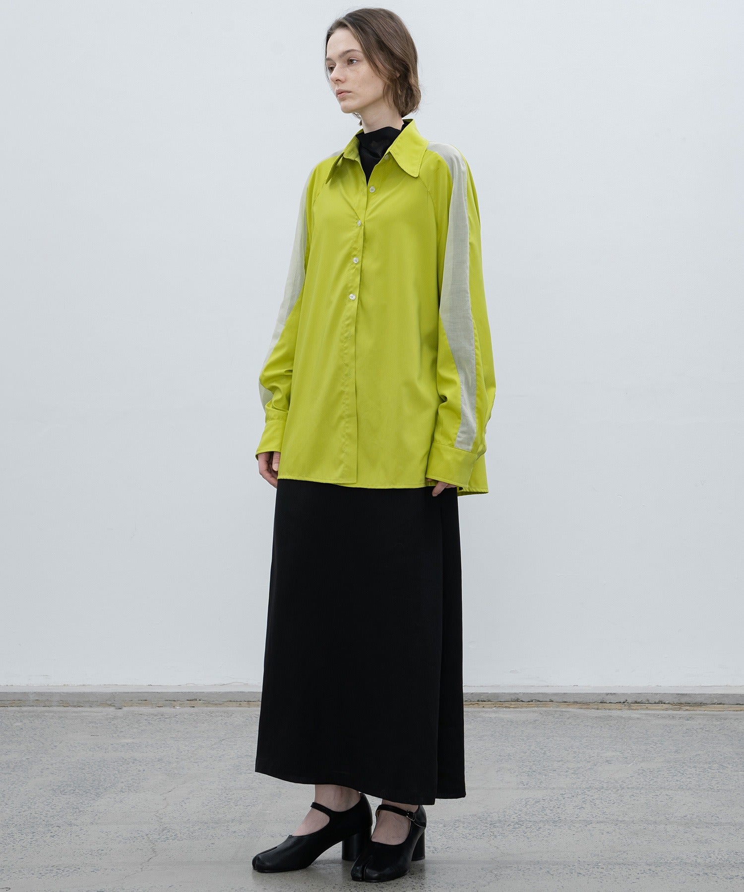 Loose Fit Shirt with Sleeve Line Panels