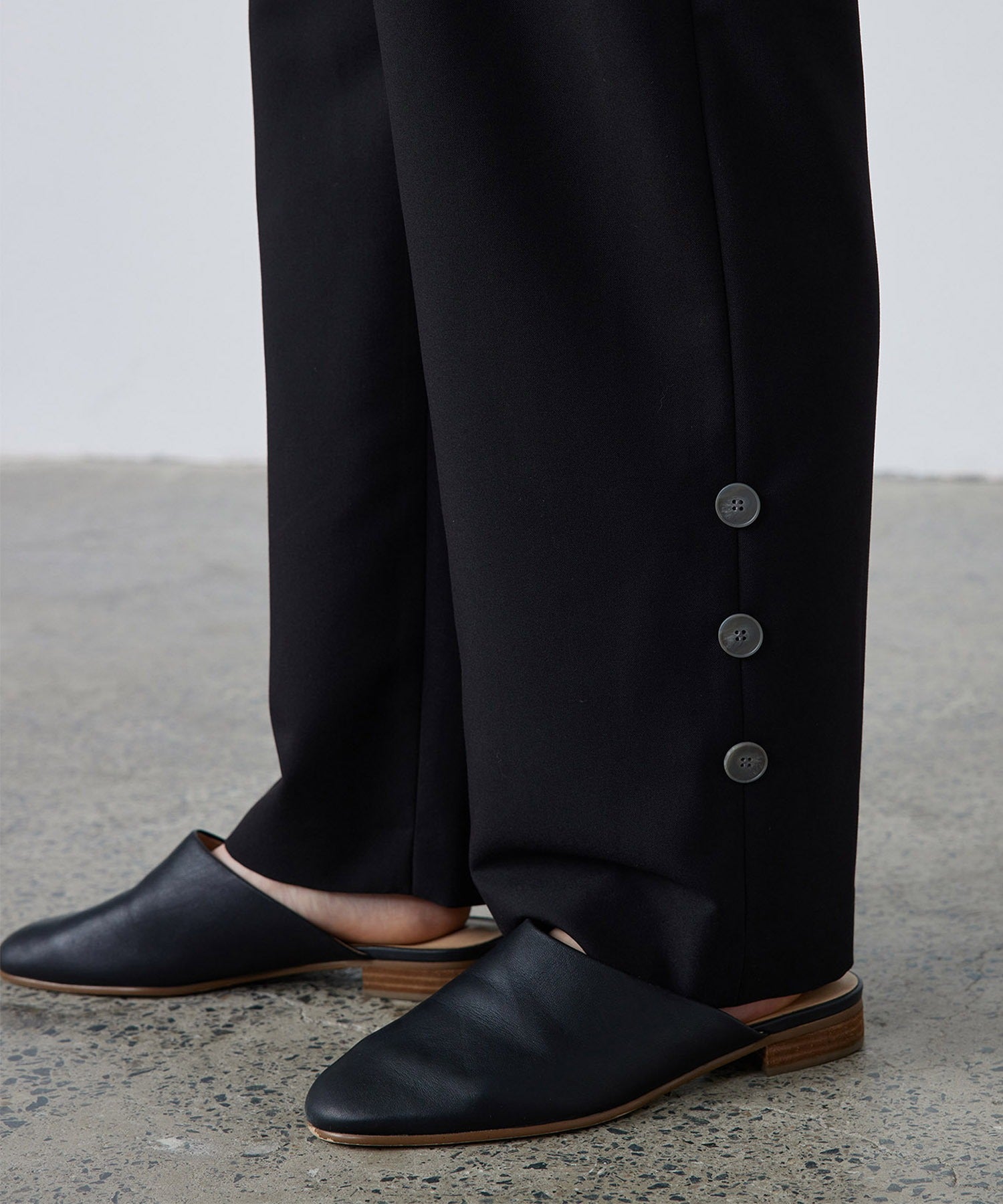 Accent Button Straight Basic Pants