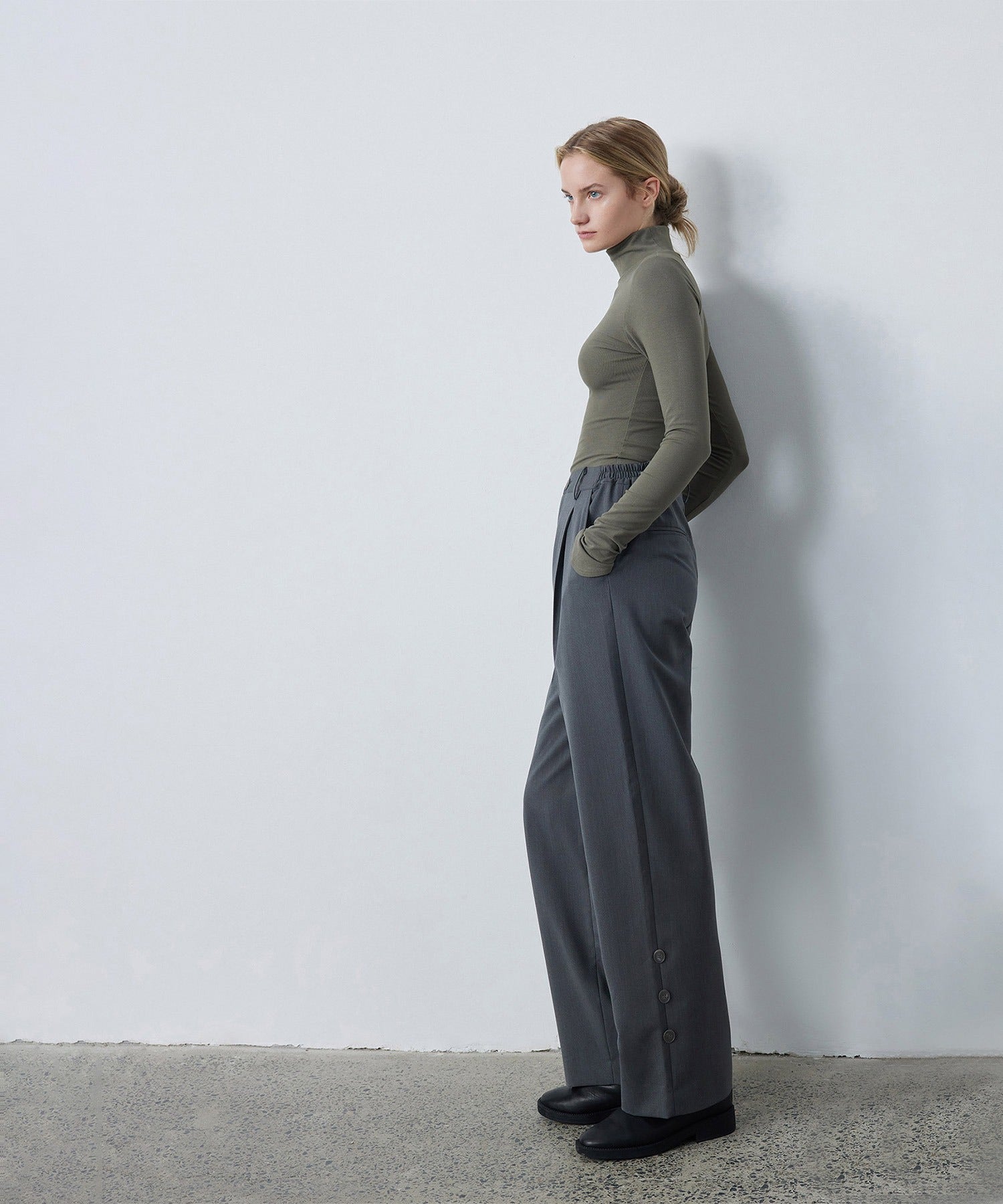 Accent Button Straight Basic Pants