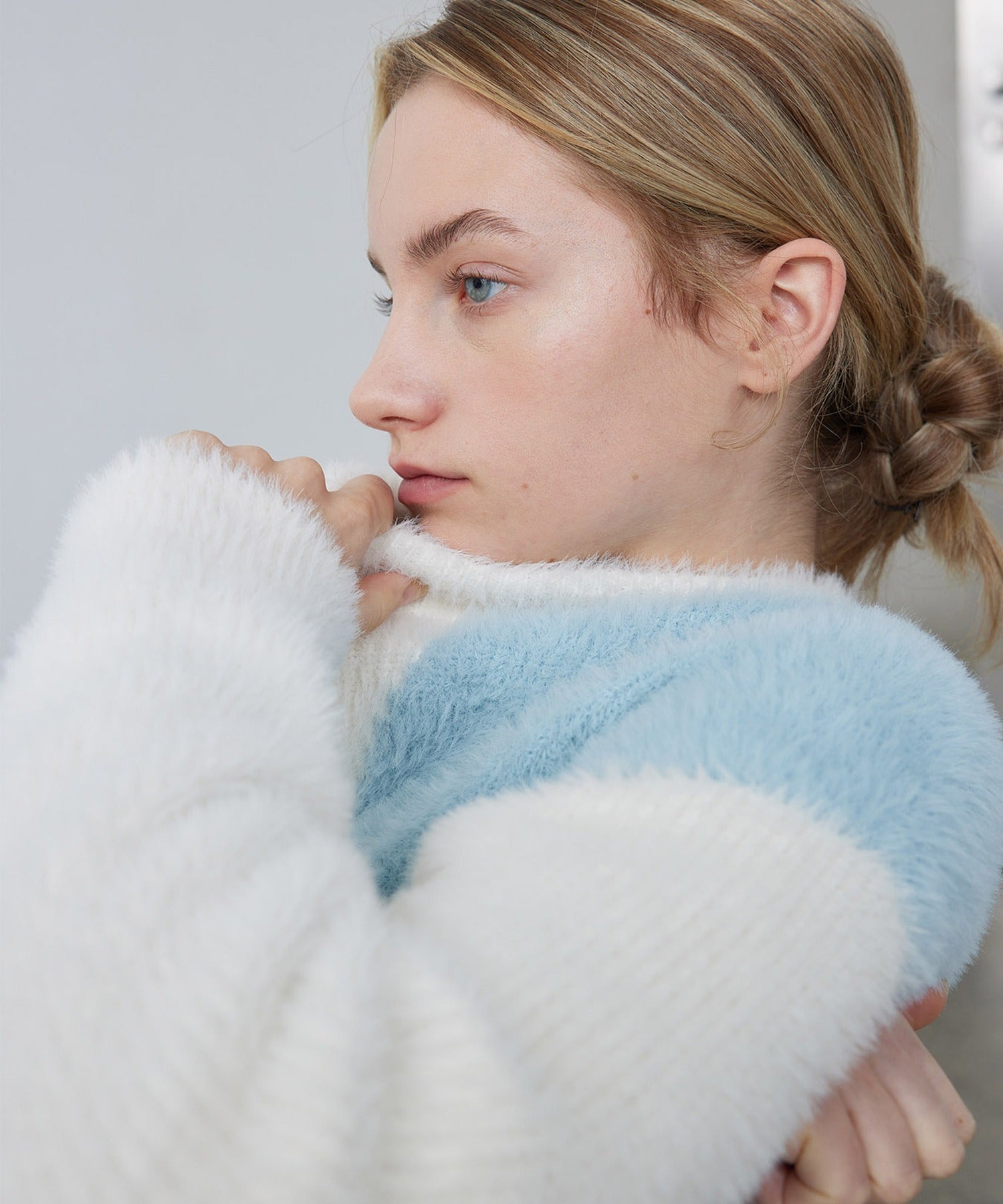 Wave Bicolor Slim Fit Knit Pullover