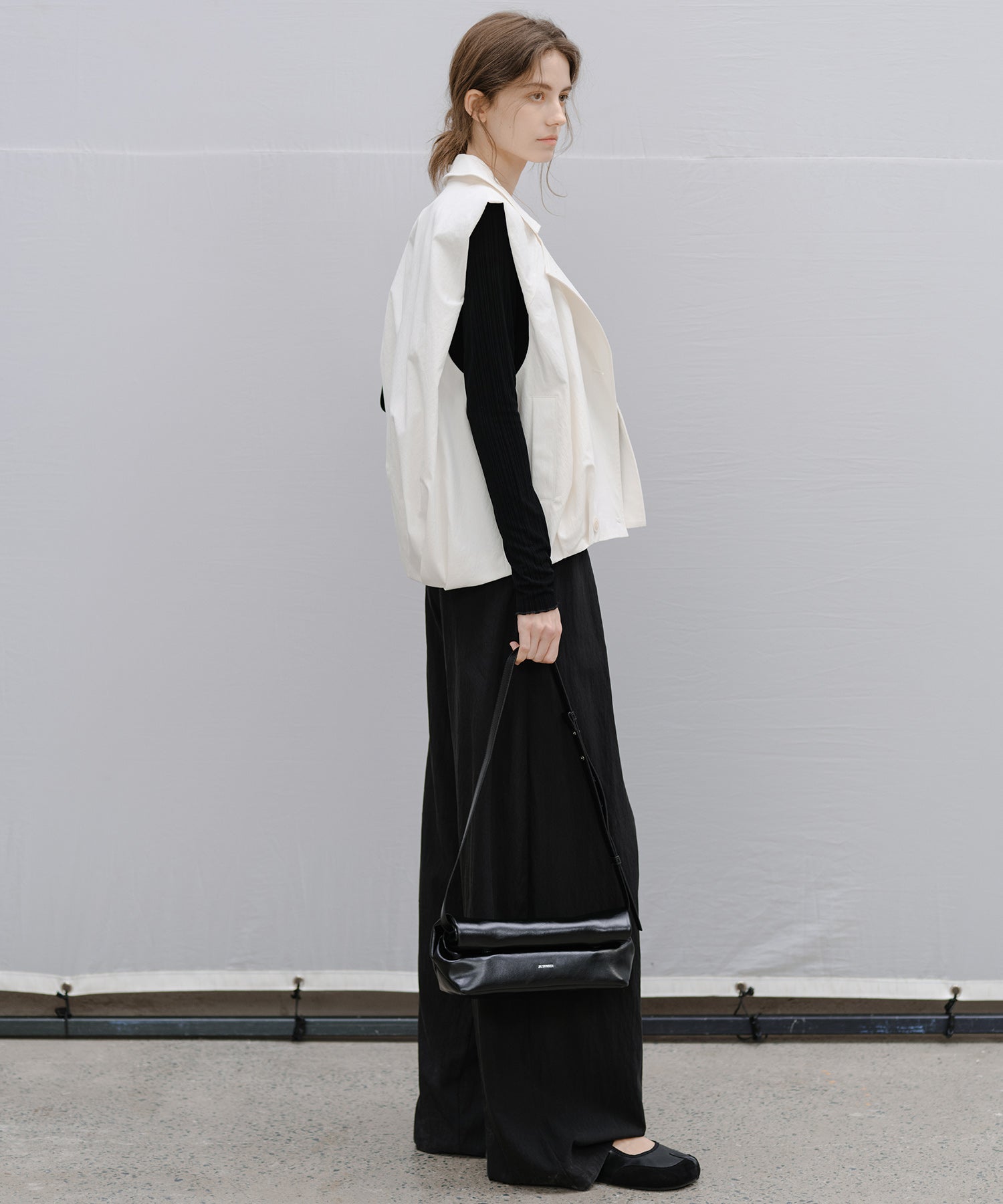 "Shipping scheduled for late February to early March" Lapel Collar Double-Breasted Vest