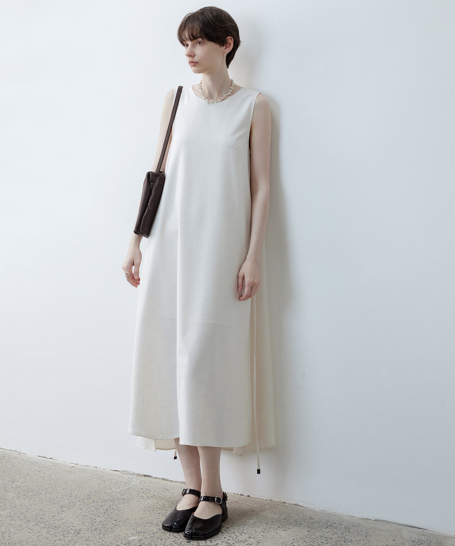 Back-Drape Sleeveless 미디 드레스