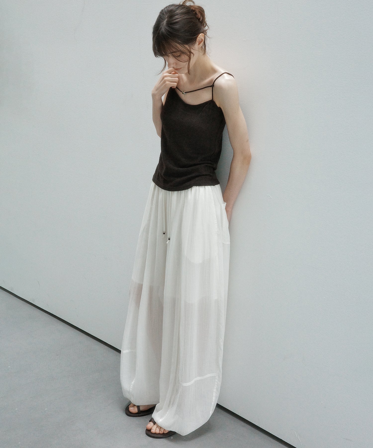 「6月上旬~中旬出荷」Curve Silhouette Drawstring Pants