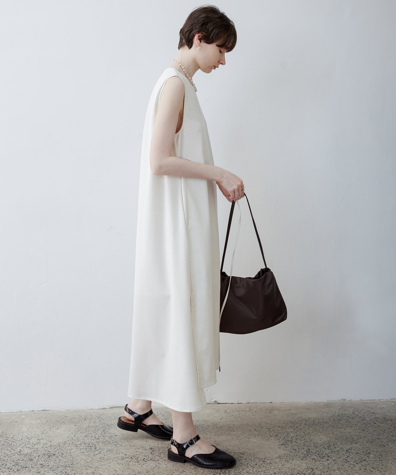 Back-Drape Sleeveless 미디 드레스