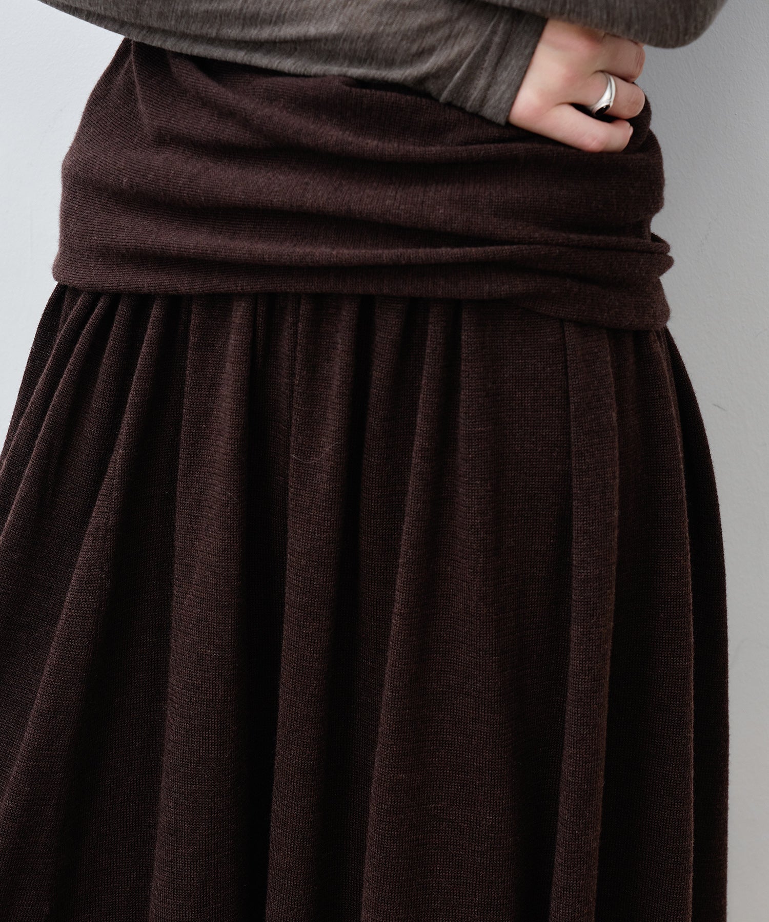 Elegant Flowy Flared Knit Midi Skirt