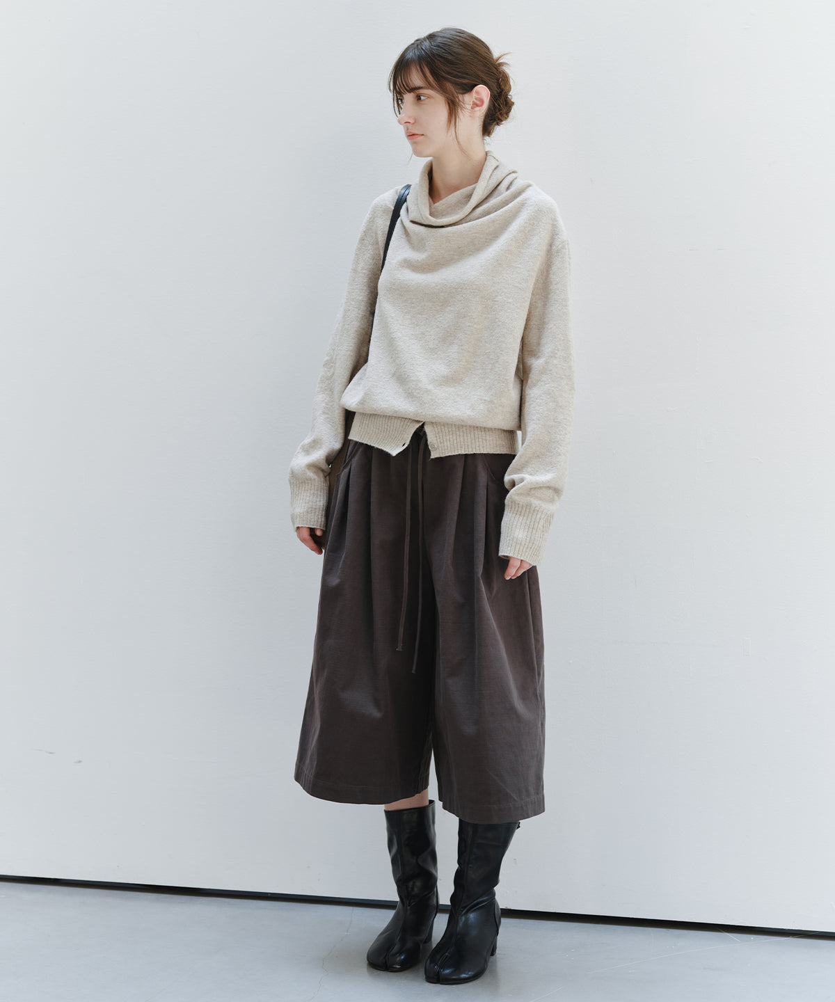 「11月下旬出荷予定」Draped Neck Button Hem Knit Sweater