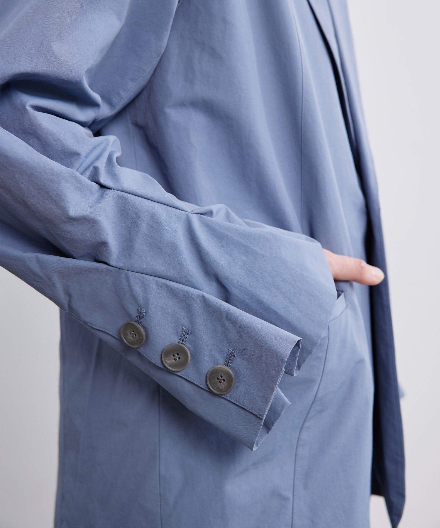 Sleeve-Tucked Single Jacket