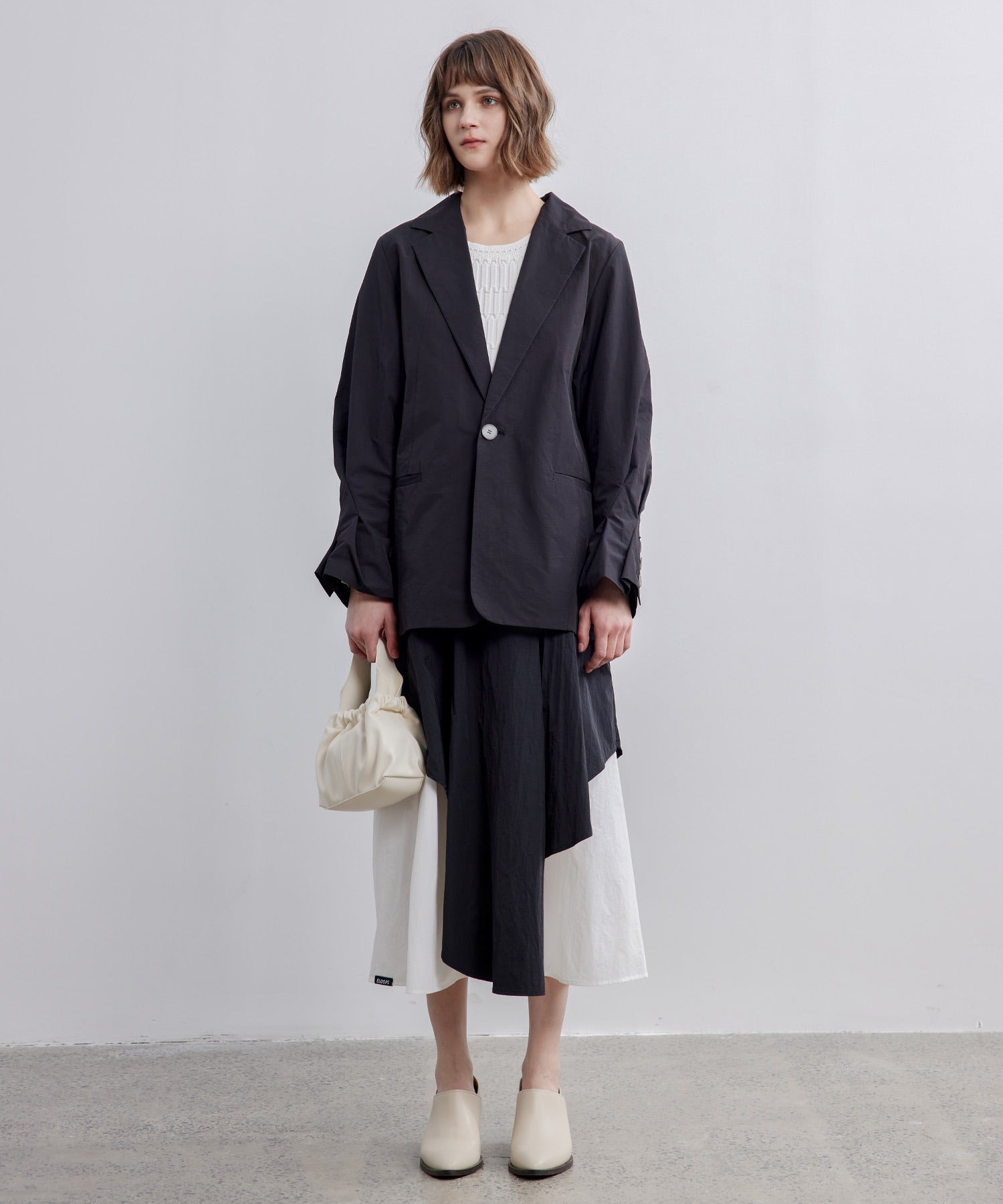 Sleeve-Tucked Single Jacket