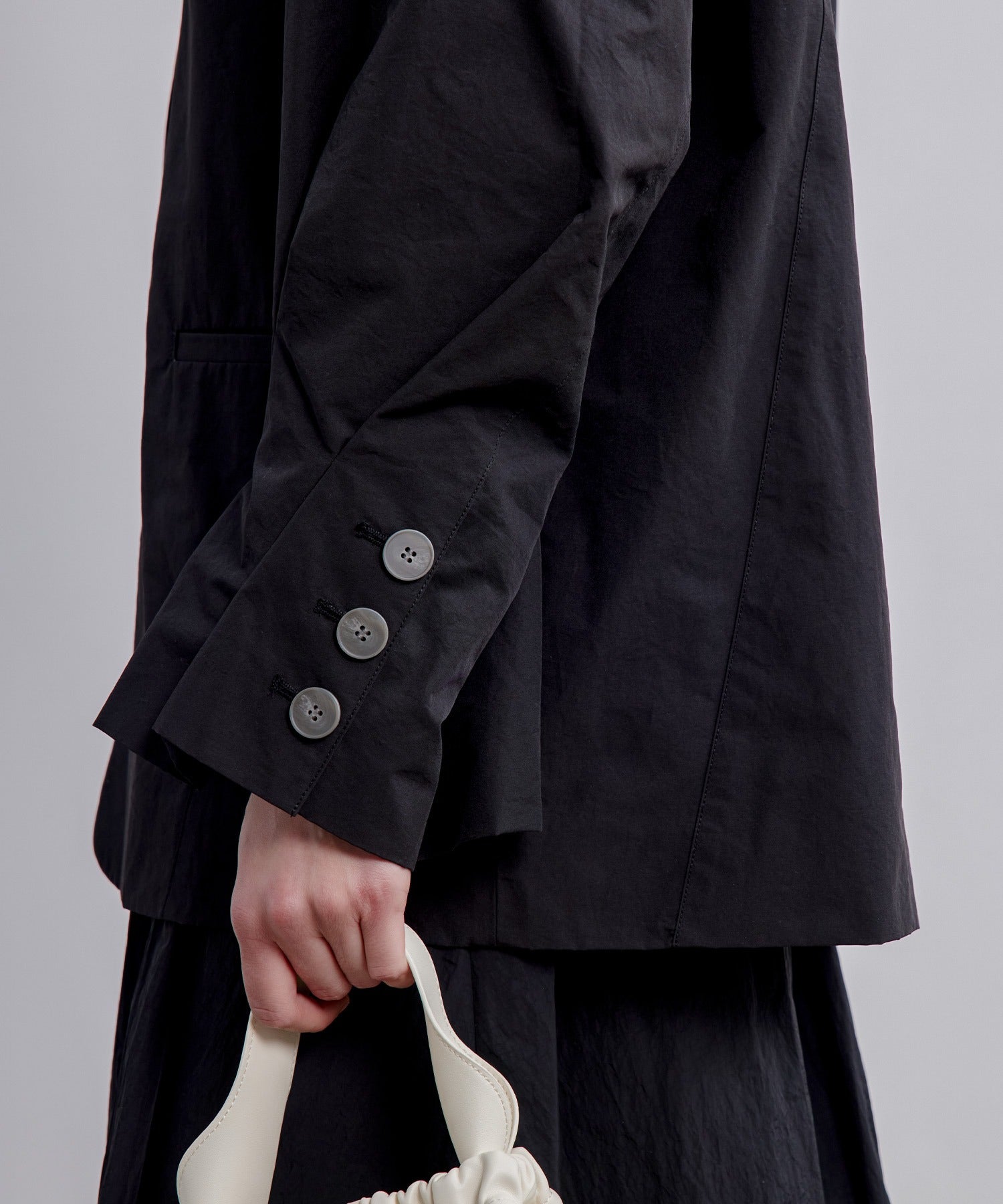Sleeve-Tucked Single Jacket