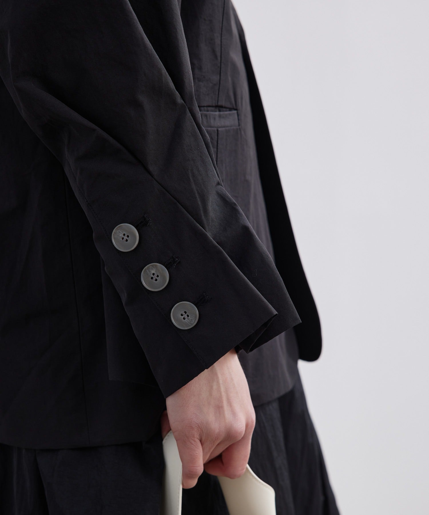 Sleeve-Tucked Single Jacket