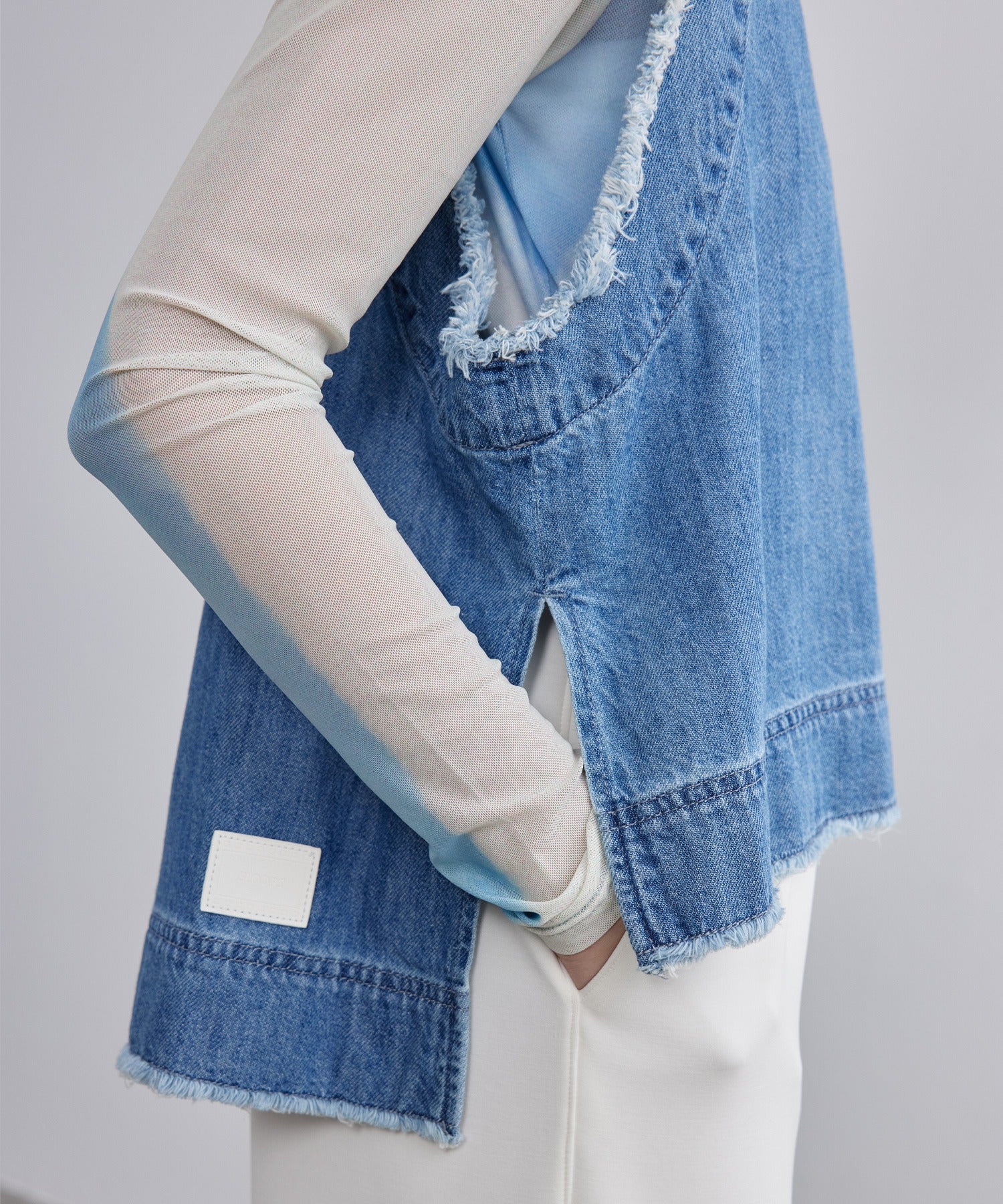 Cut-Off Fringe Nuance Denim Vest