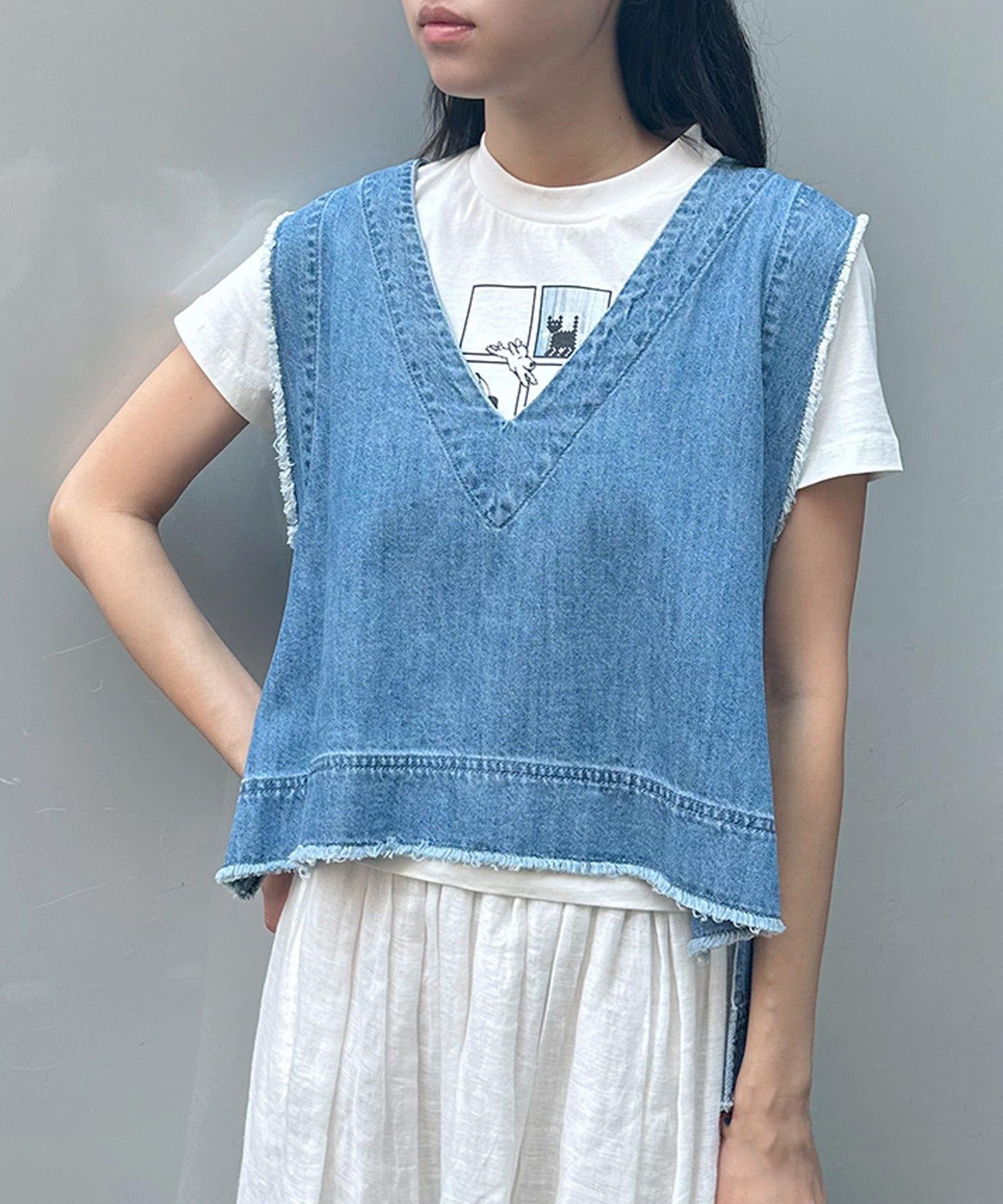 Cut-Off Fringe Nuance Denim Vest