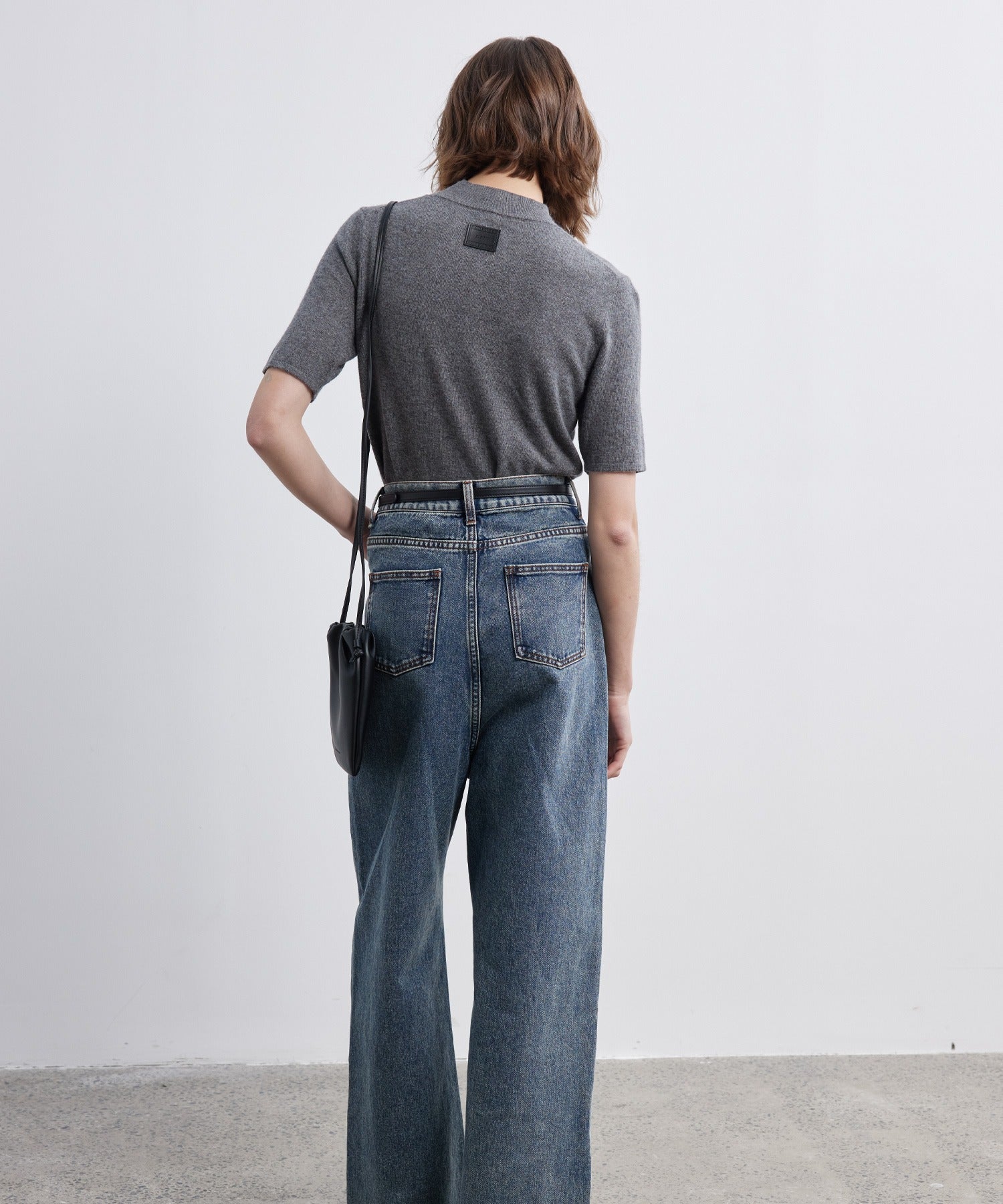 Crew Neck Fitted Knit T-Shirt / Pullover