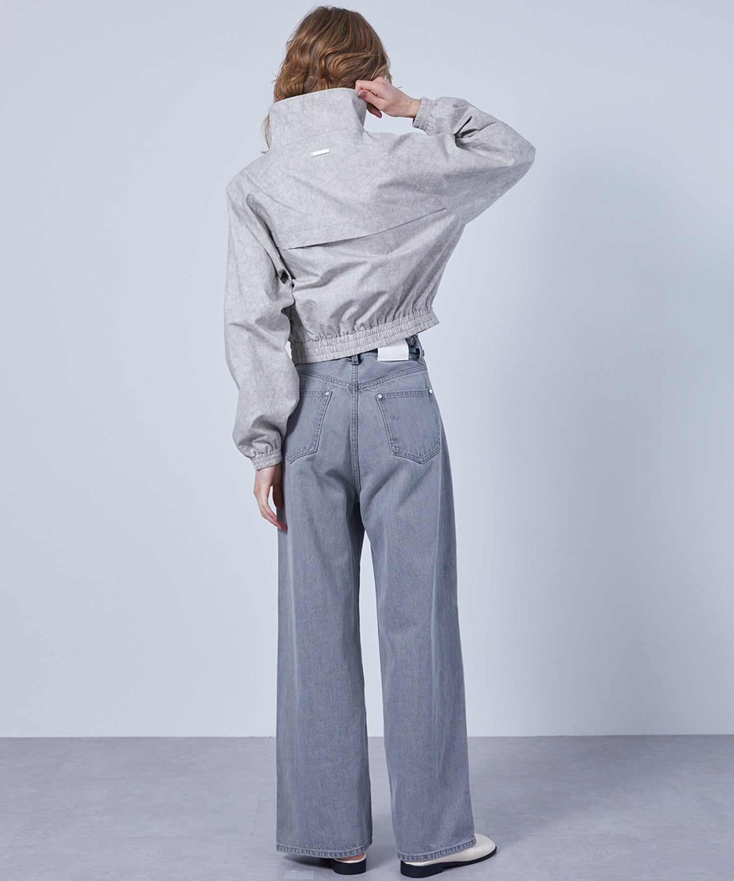 Nuance Marble Pattern High Neck Front-Tuck Volume Blouson