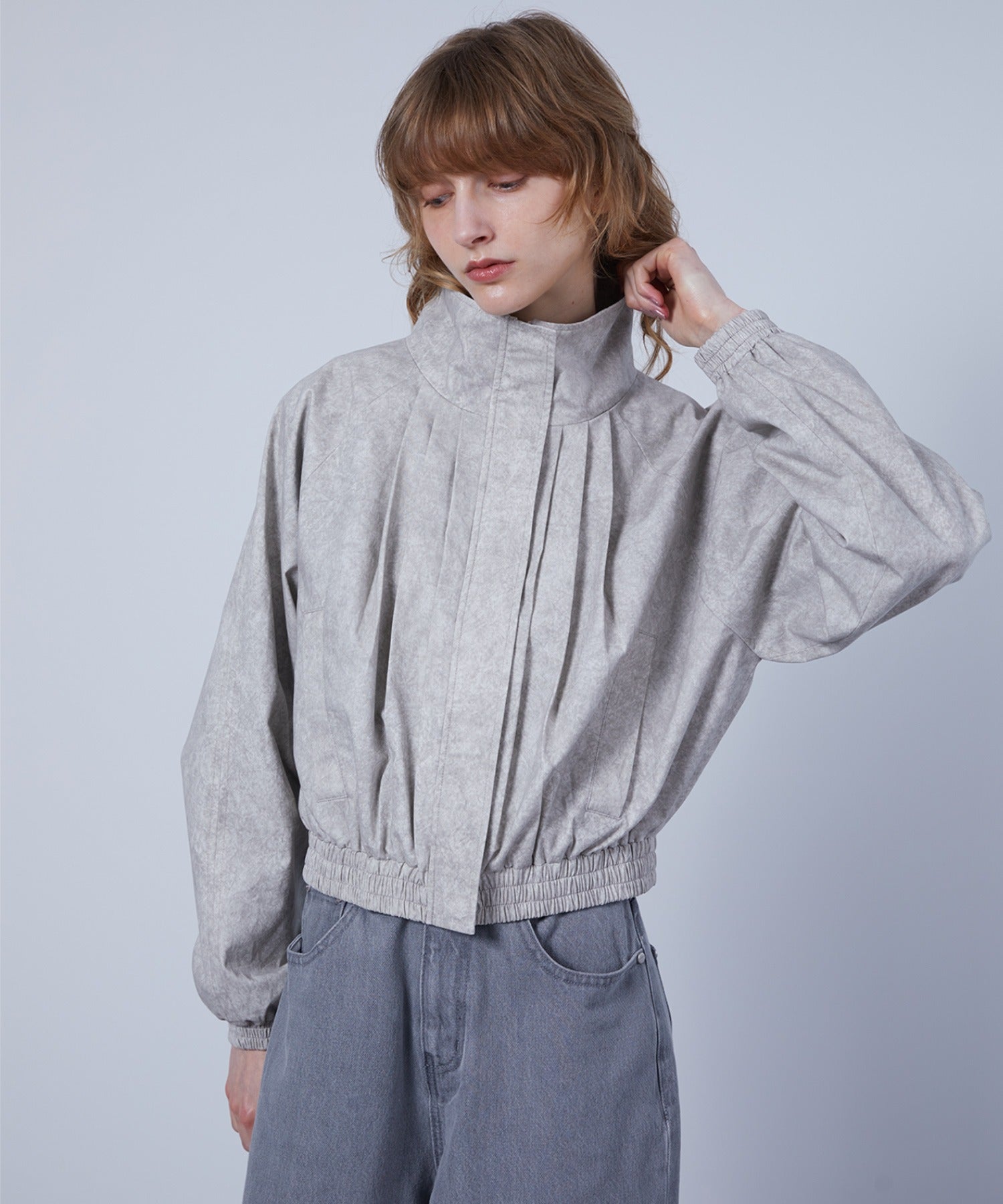 Nuance Marble Pattern High Neck Front-Tuck Volume Blouson