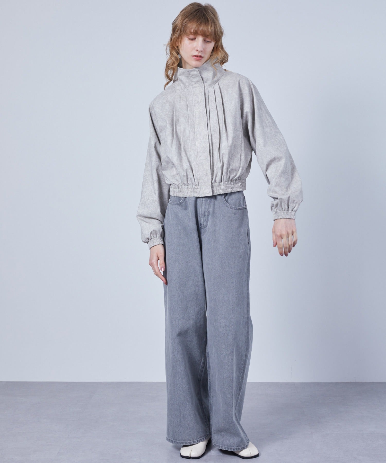 Nuance Marble Pattern High Neck Front-Tuck Volume Blouson