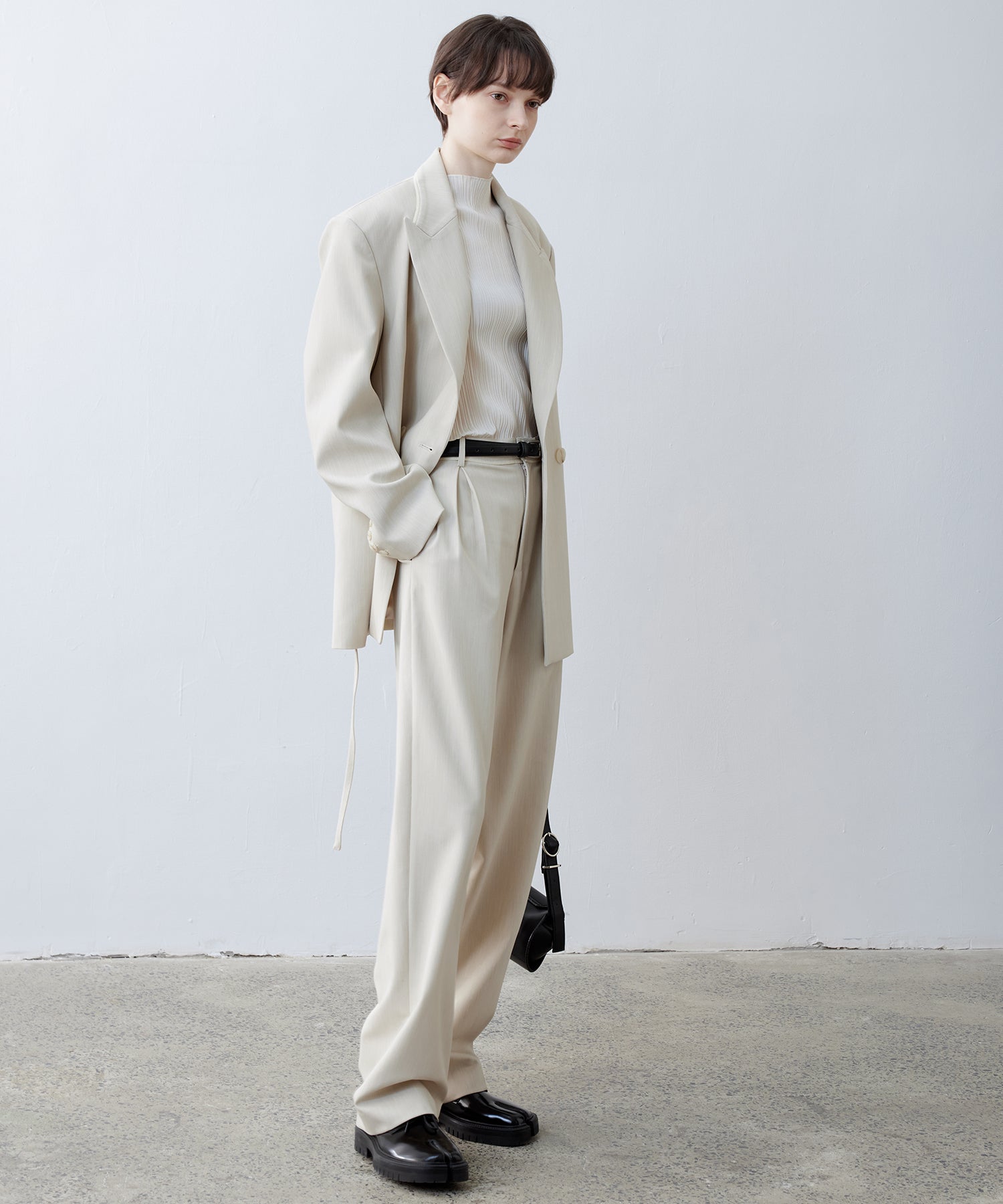 Mid-Rise Tapered Trousers