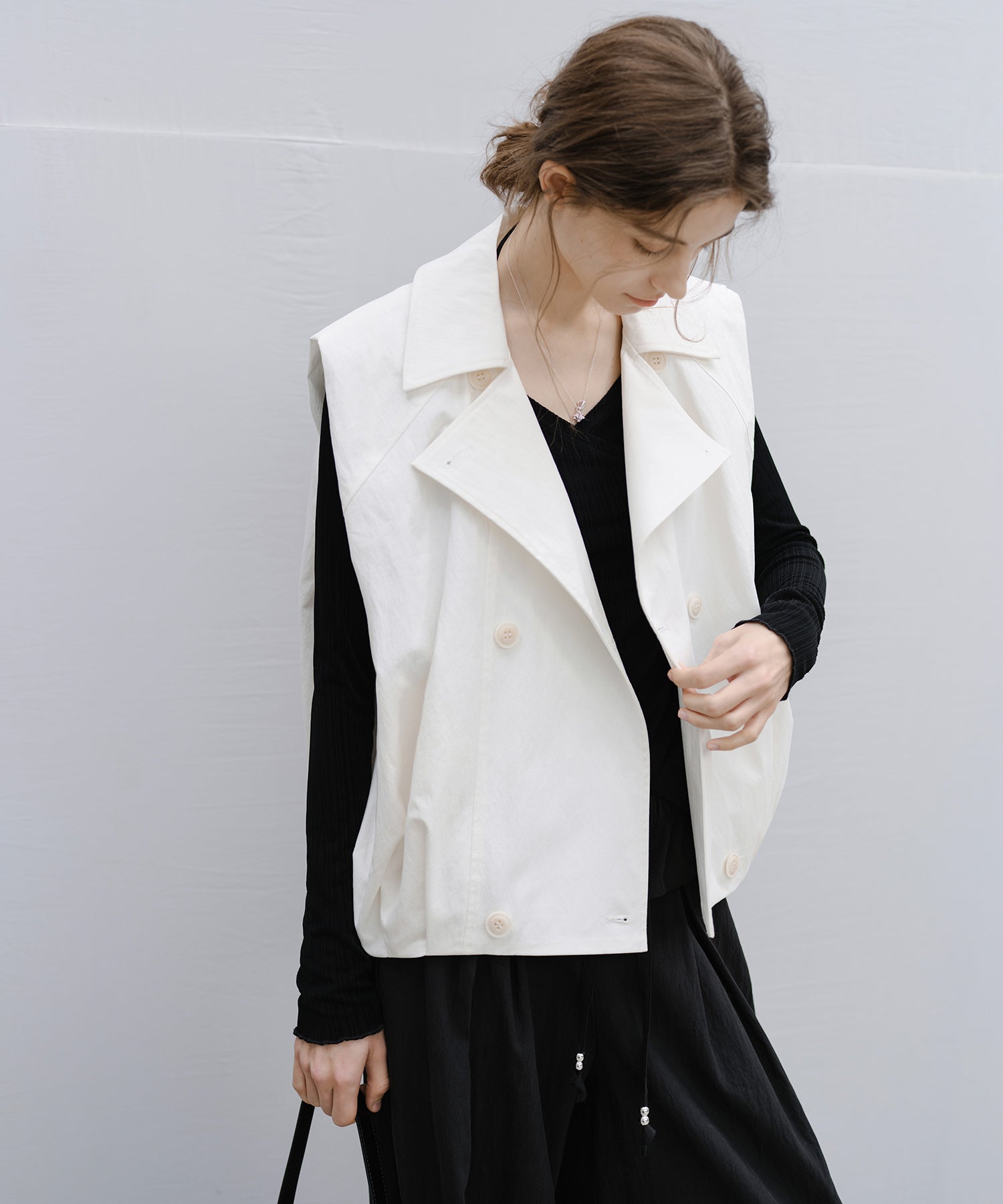 "Shipping scheduled for late February to early March" Lapel Collar Double-Breasted Vest