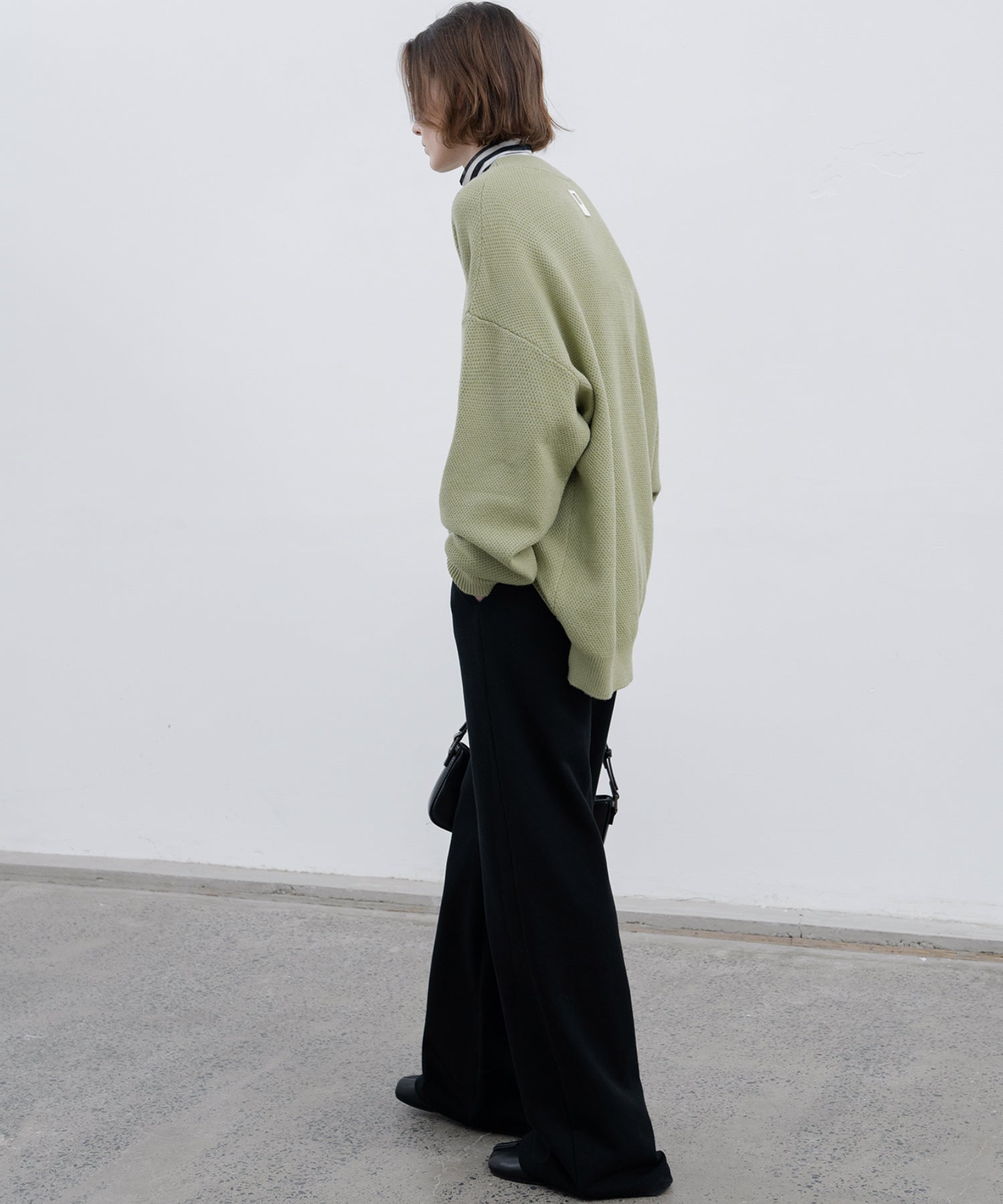 Round slit asymmetric design knit