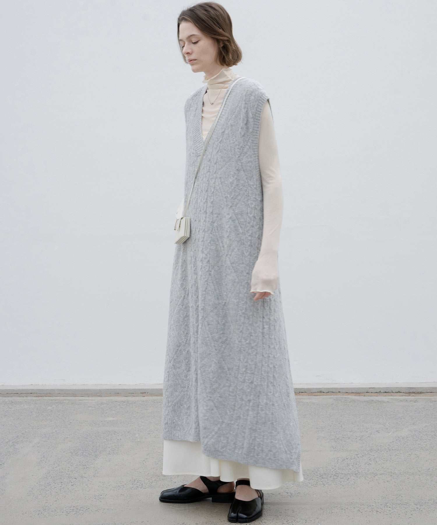 Back open cable knit long knit vest dress