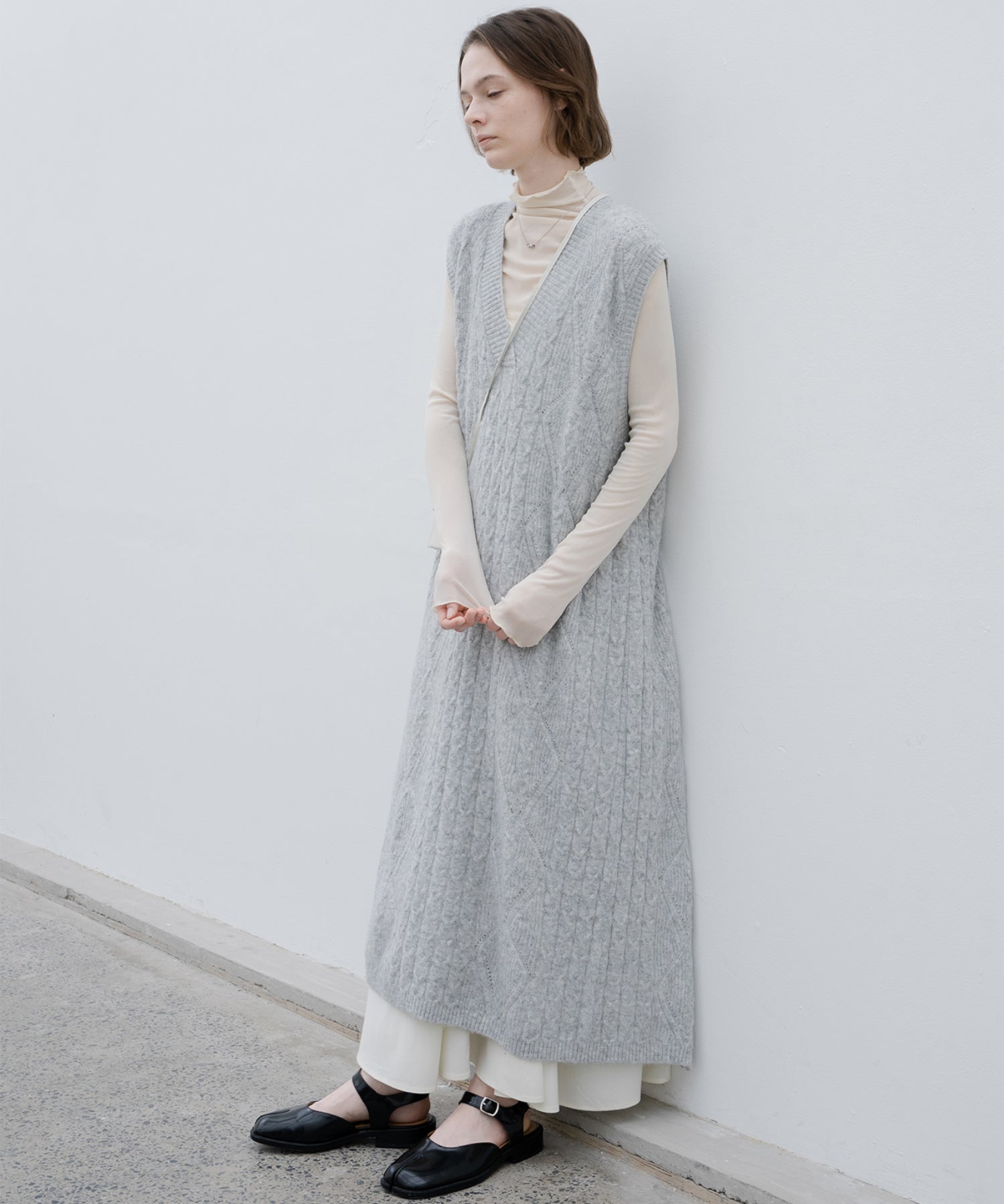 Back open cable knit long knit vest dress