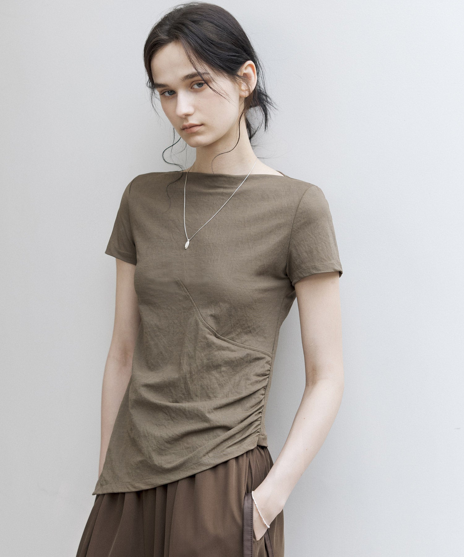 Asymmetric Gather Boat Neck Slim T-shirt