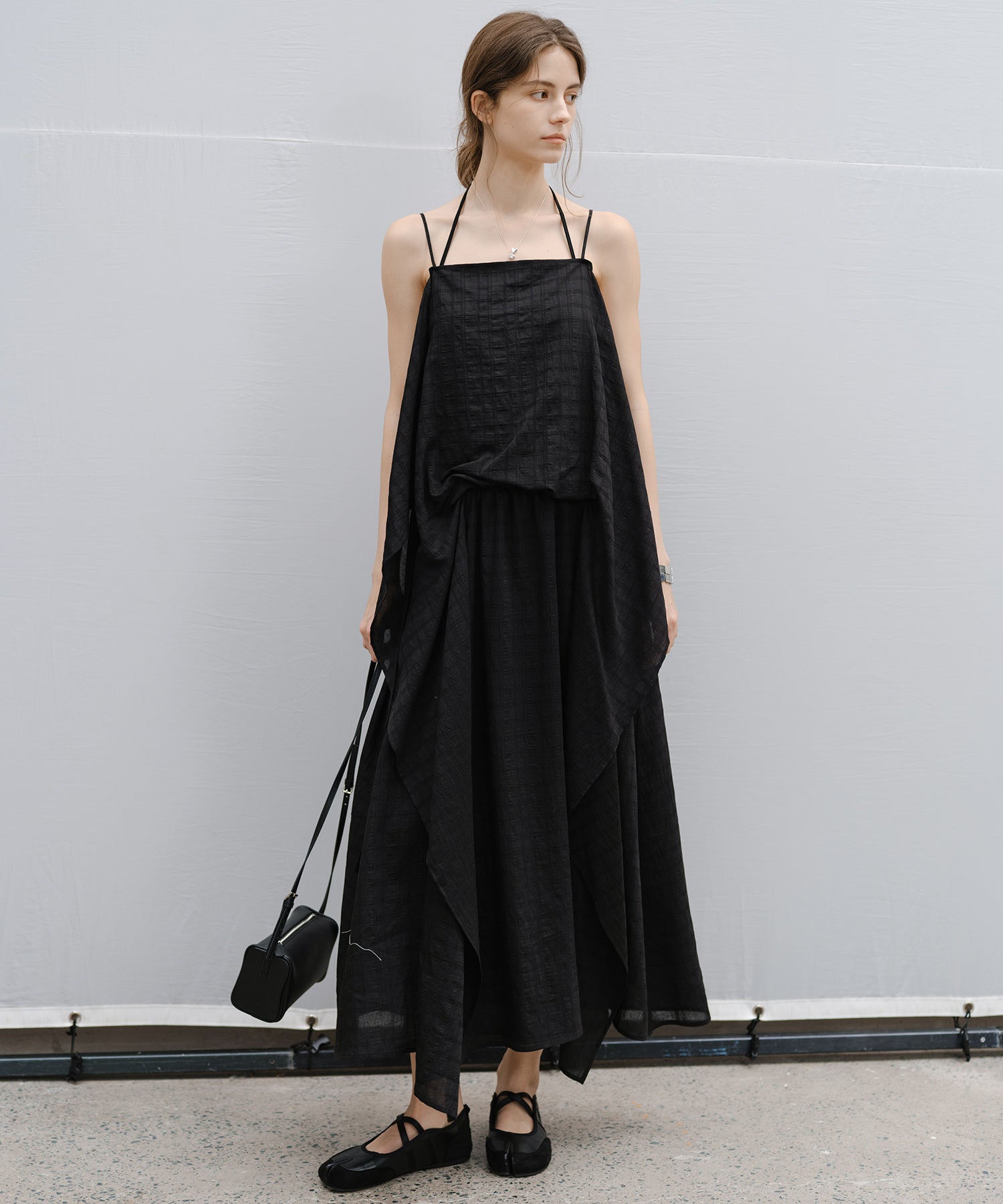 「2月下旬~3月上旬出荷」Textured Crepe Slip Dress