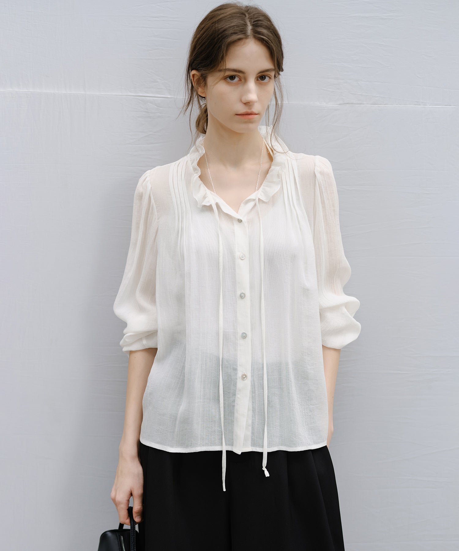 「2月下旬~3月上旬出荷」Sheer Ruffle-Neck Blouse