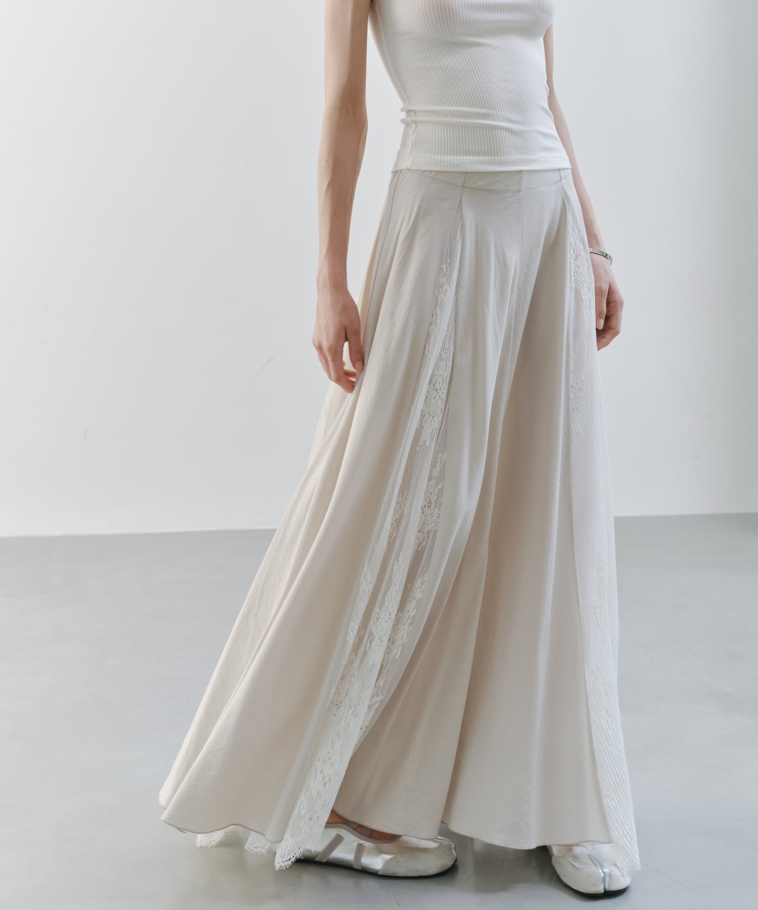 「7月中旬~下旬出荷」Lace Panel Flare Skirt