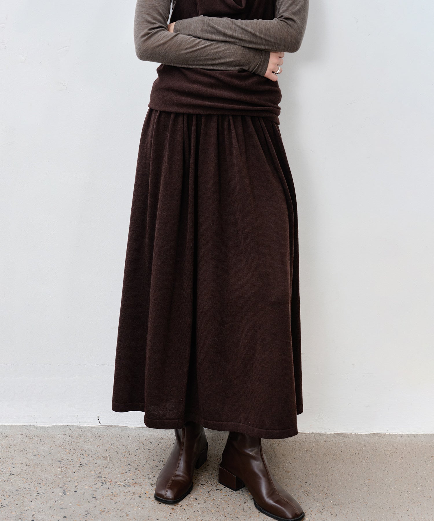 Elegant Flowy Flared Knit Midi Skirt