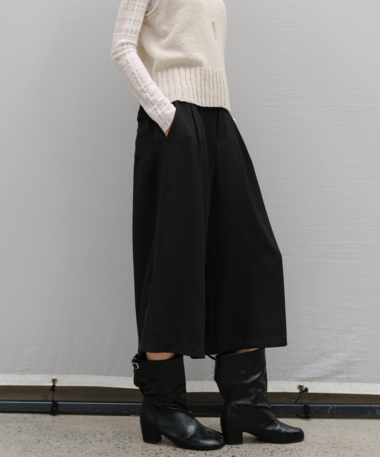 「2月下旬~3月上旬出荷」Wide-Leg Culotte Slacks